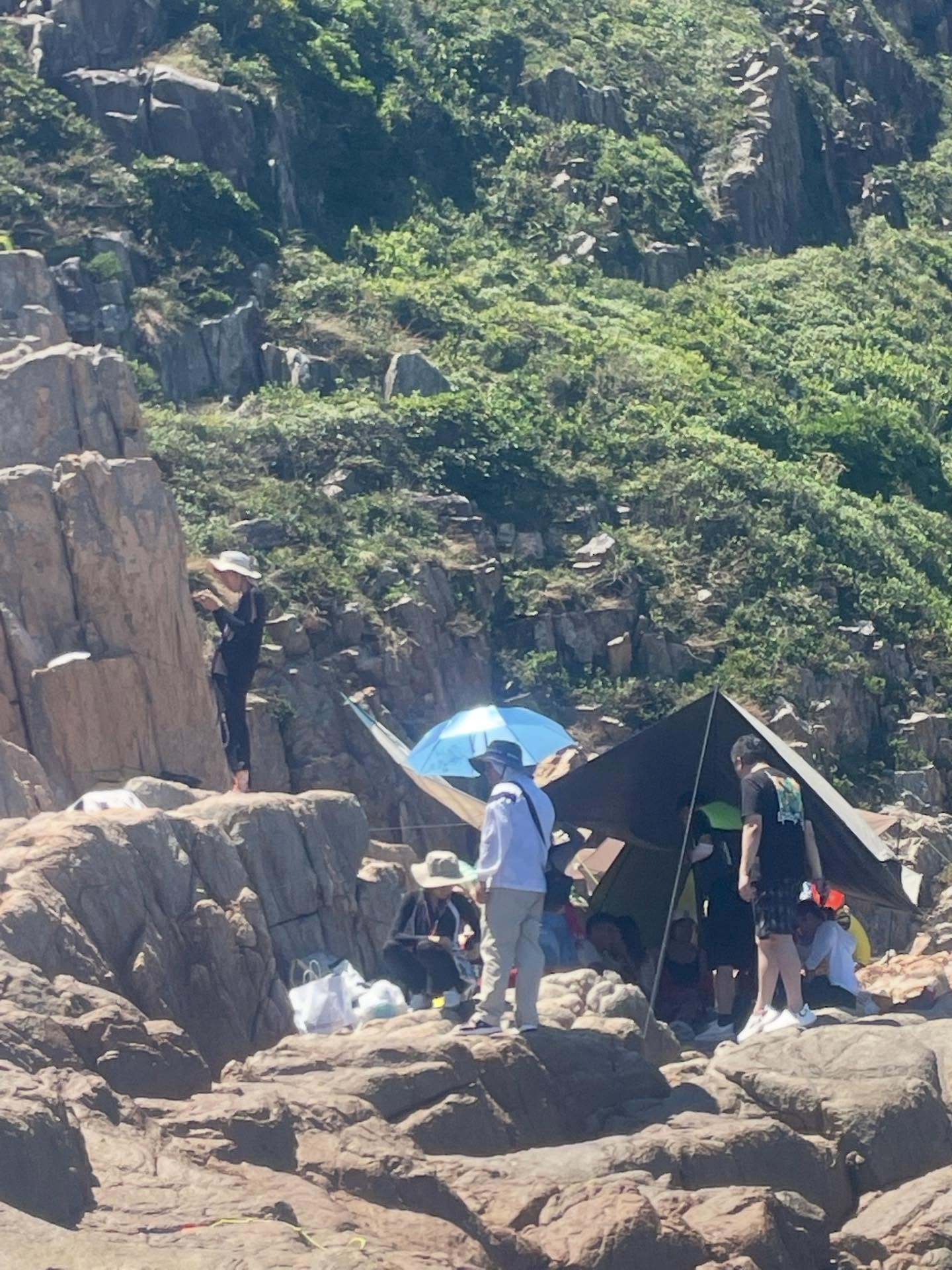 東張西望報料｜西貢火石洲內地客公然隨地生火打邊爐　原來或已違反法例