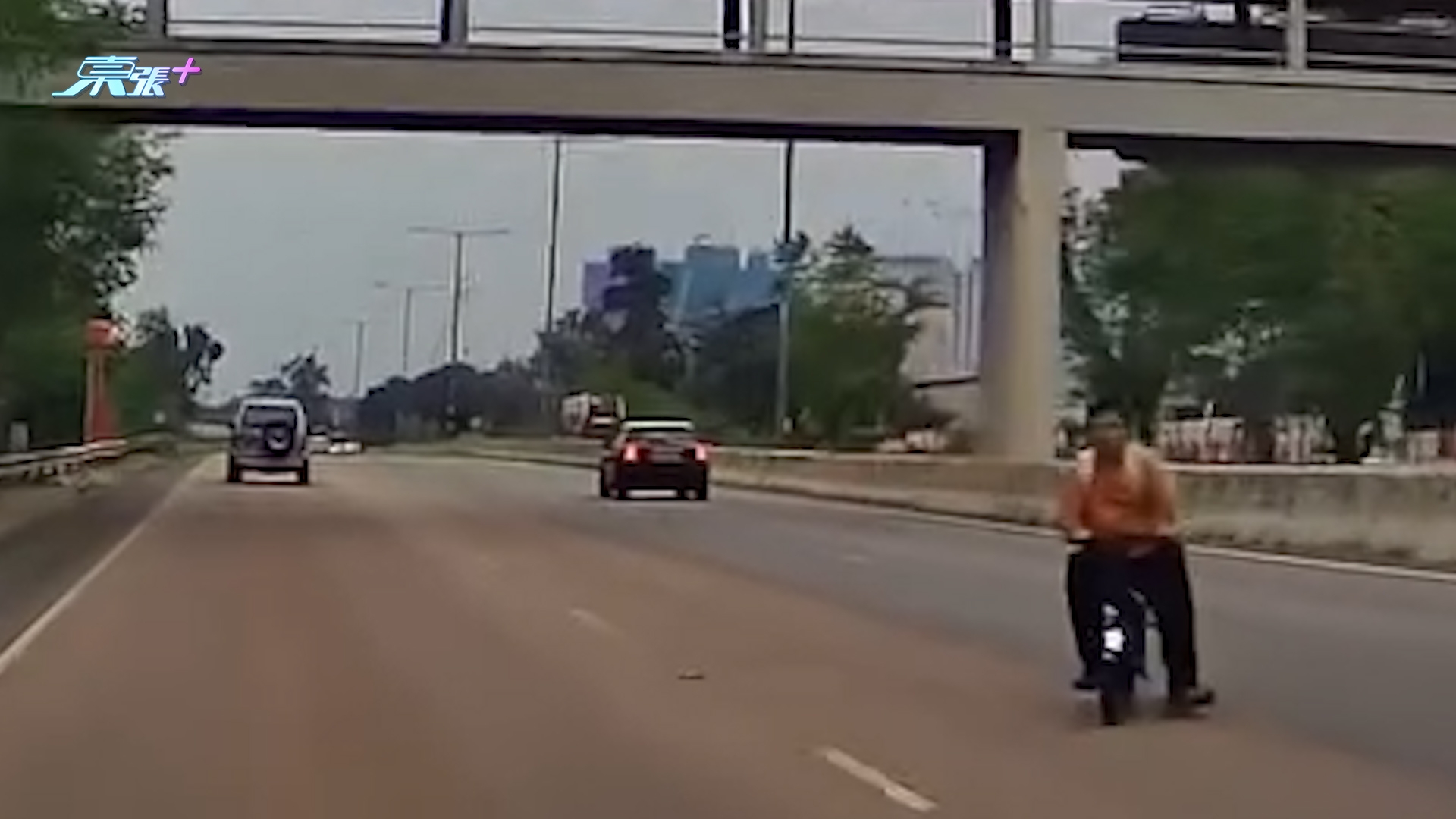 粉嶺公路驚現「逆流大叔」開電動單車逆線行　網民嘆：晨早嚇一嚇