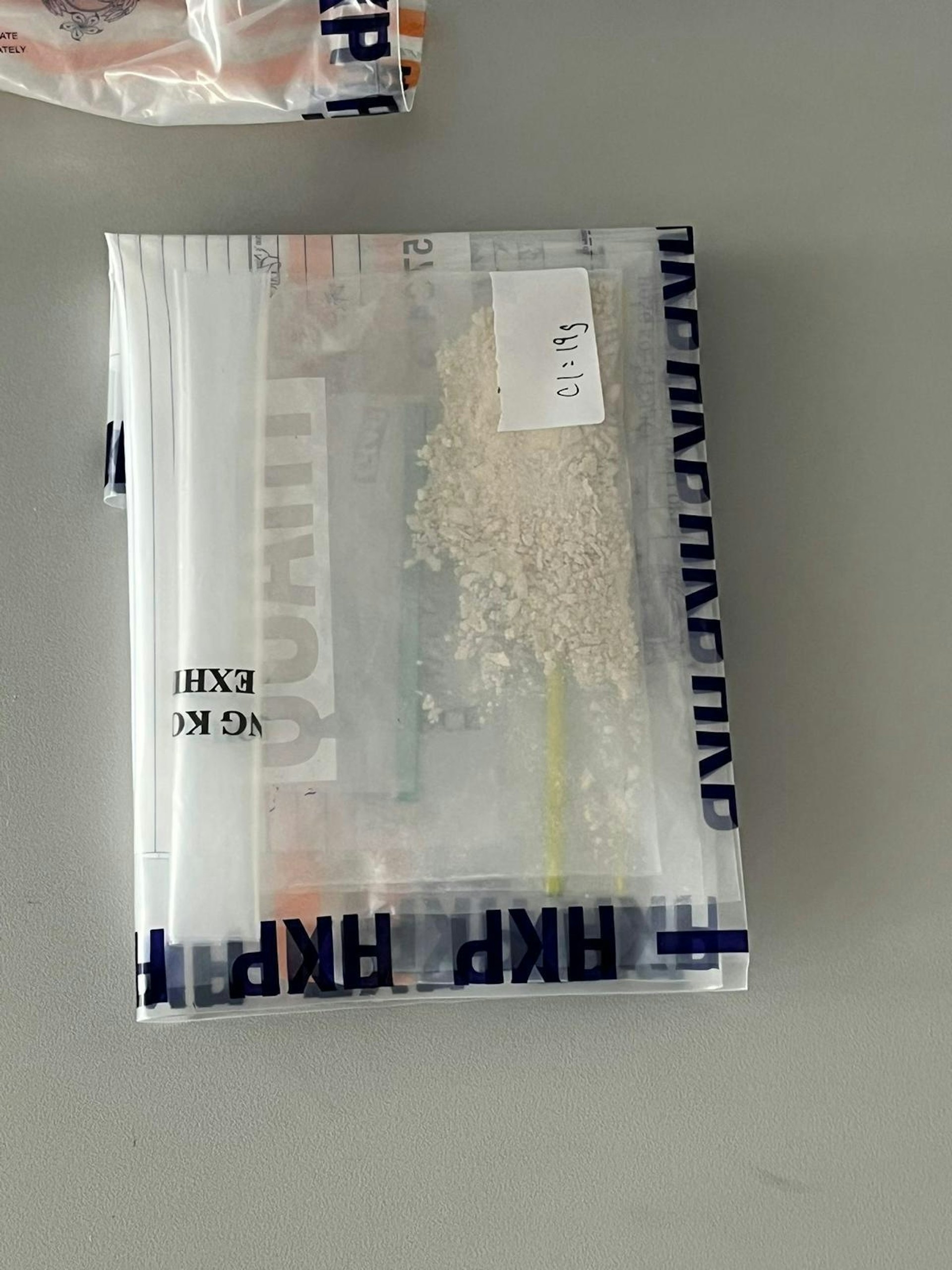 警方檢獲大麻花、依托咪酯粉、可卡因、果味甘油混合及一批毒品包裝工具。（警方圖片）