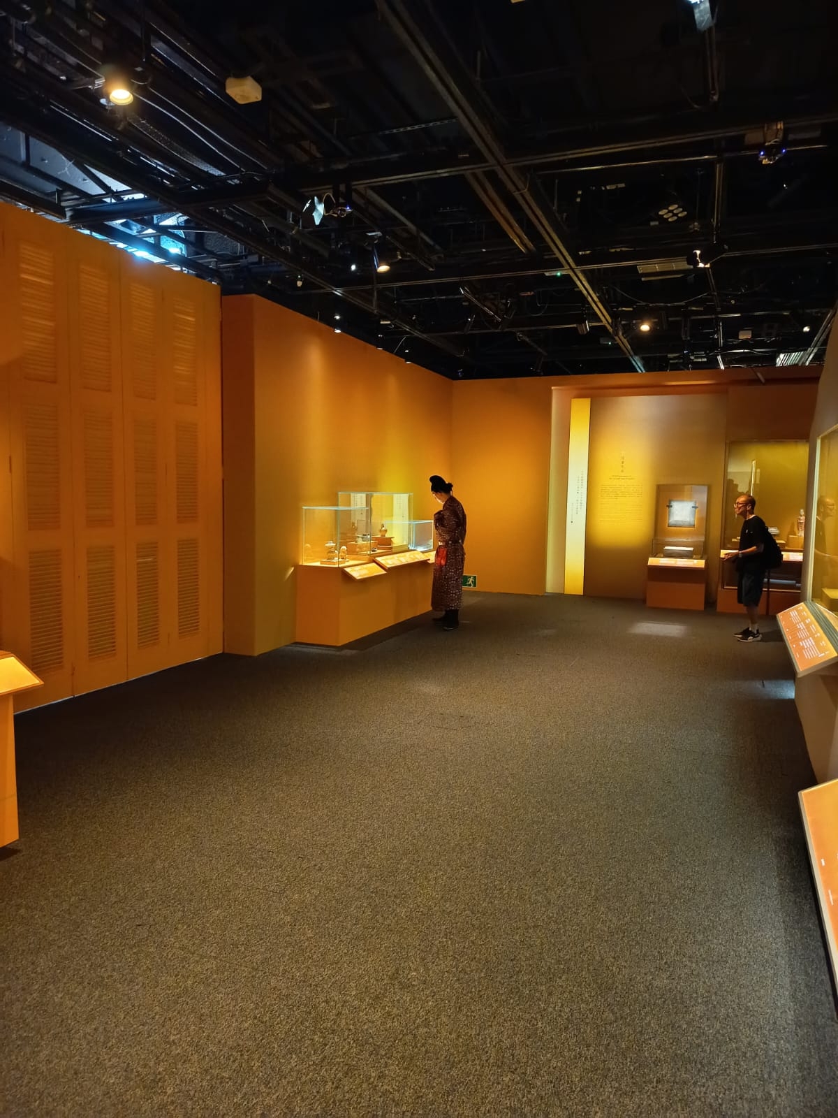 東張西望報料｜歷史博物館古代展有驚喜　古代人疑「穿越香港」勁有趣 （觀眾A先生提供《東張+》）