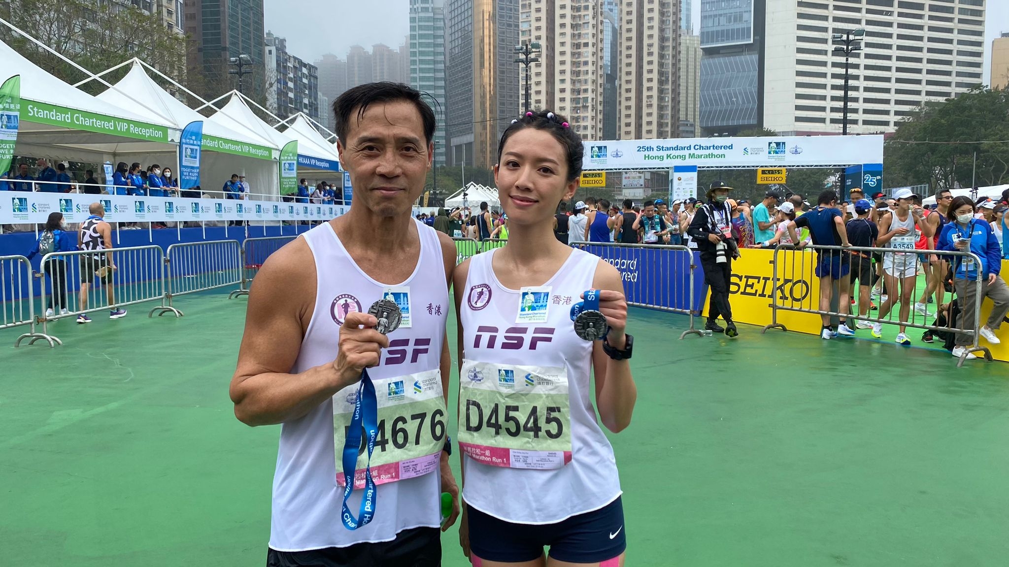 思貝在師傅鼓勵下順利完成賽事