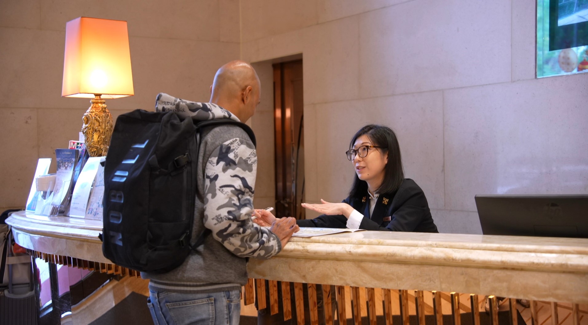 總禮賓司Kathryn，會主動和旅客傾傾計，了解他們的行程及需要。他每天會和不同酒店的住客接觸，有什麼開心事可以share給大家？