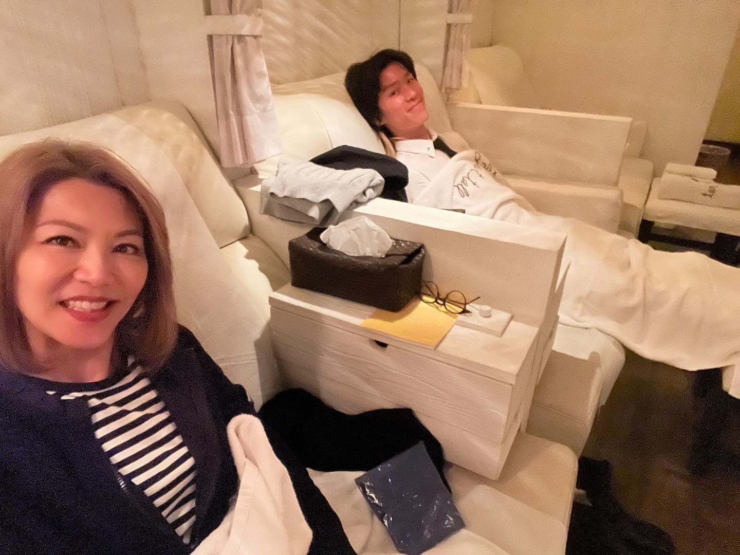 康子妮同林寶去按摩。