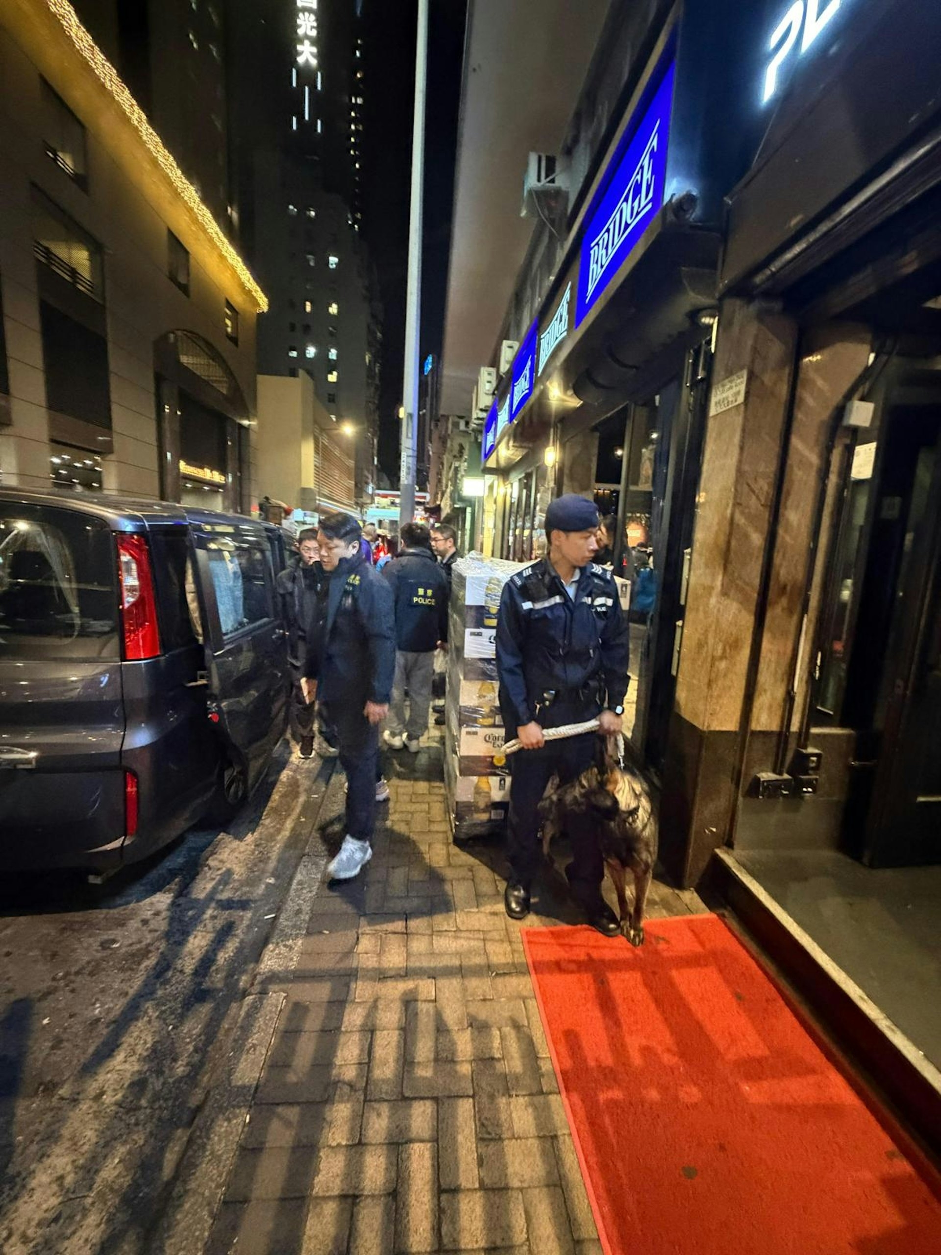 警方拘捕涉案六名男女。（警方圖片）