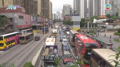 龍翔道天橋近彩虹邨有吊臂車翻側 東西行線已解封
