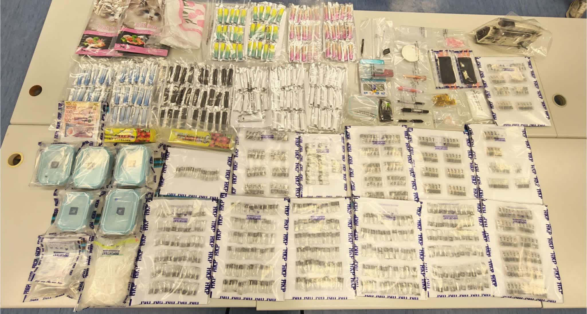 警方檢獲約3.7公斤懷疑氯胺酮、約1公斤懷疑霹靂可卡因及575枝懷疑含有依托咪酯的煙彈，總市值約290萬元。（警方圖片）