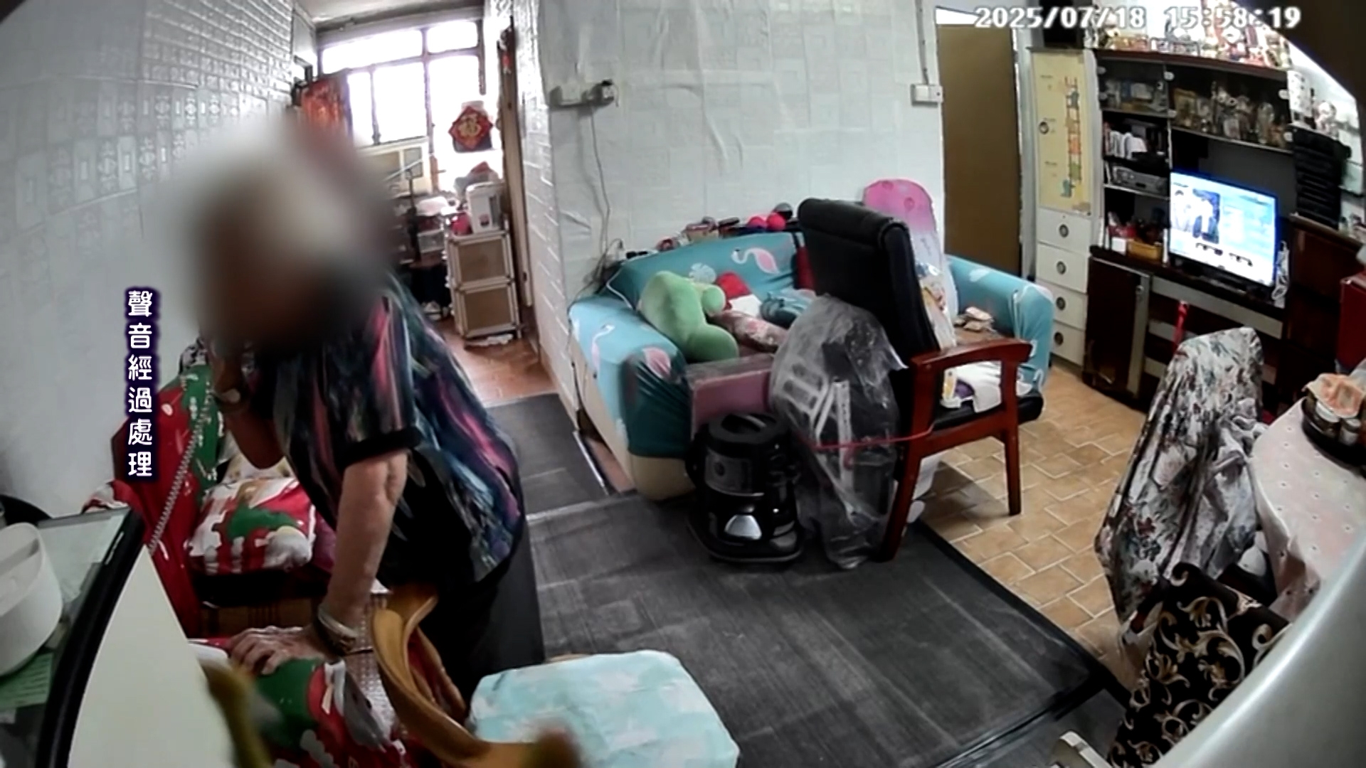 楊小姐的母親獨在家中時接到騙徒來電，謊稱其兒子與人打架，要求提供30萬元救急。