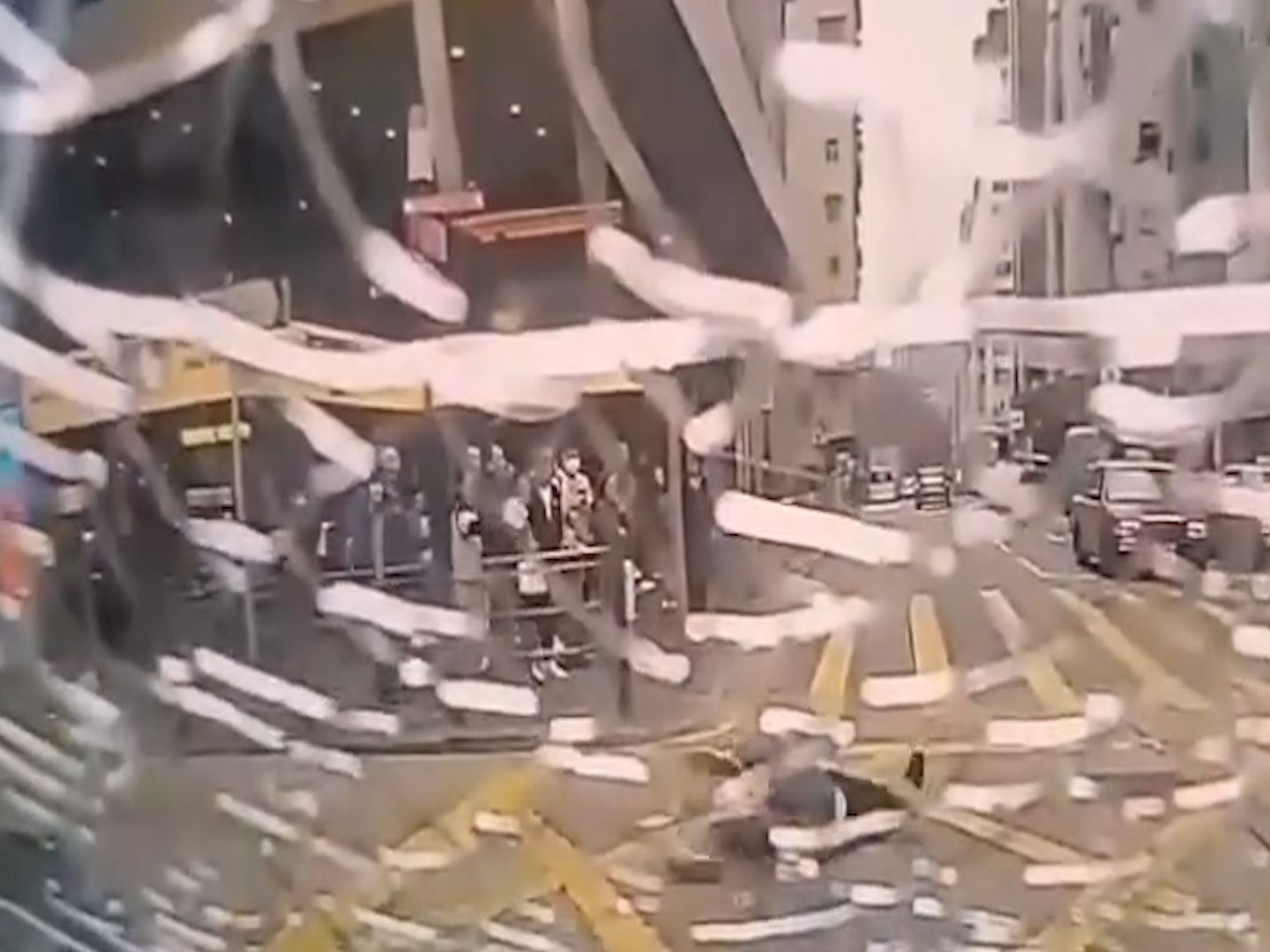 佐敦16歲單車騎手突過馬路遇車禍