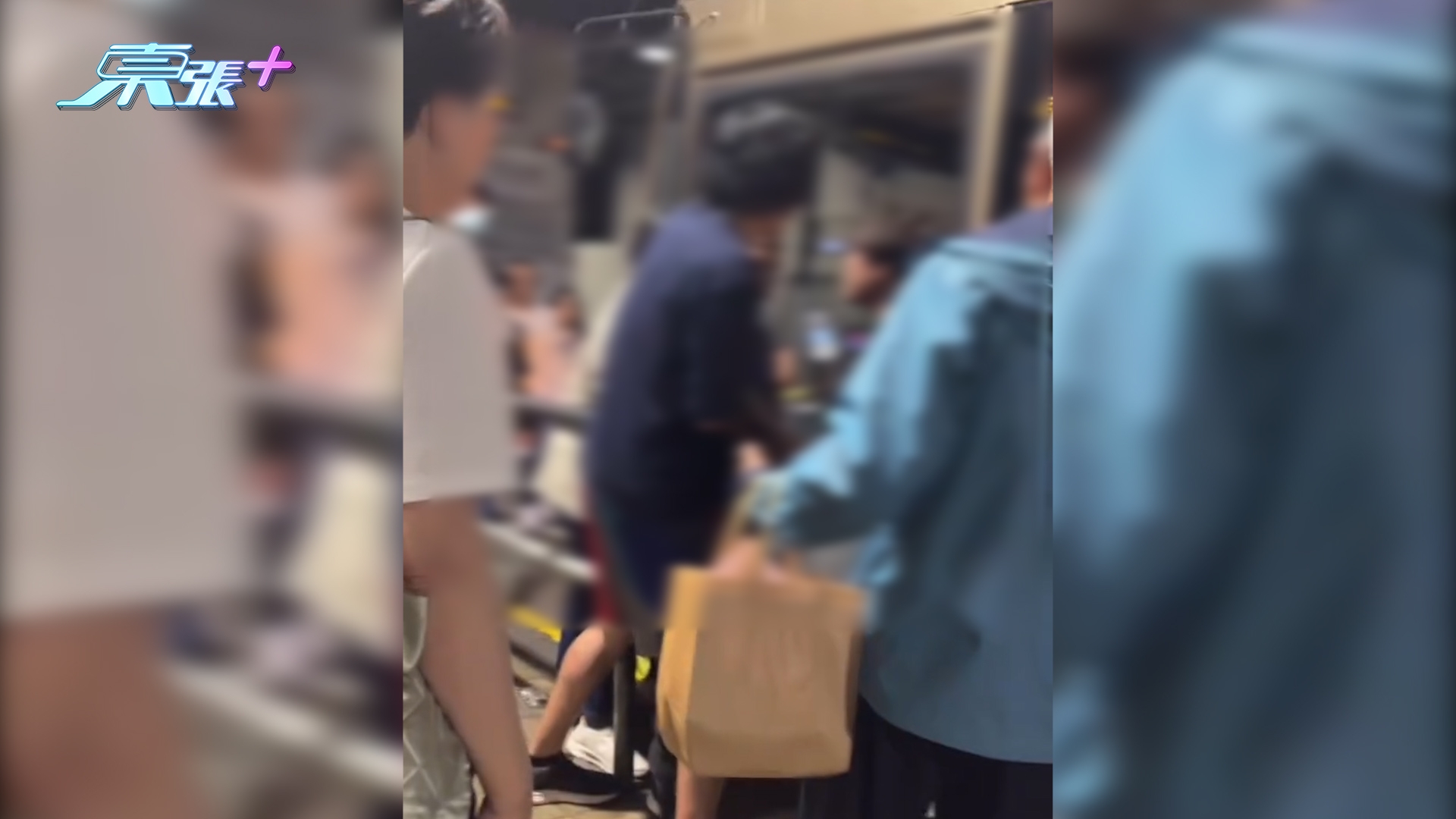 巴士站MMA｜兩男疑因排隊起肢體衝突　雙方情緒激動更動武爭執
