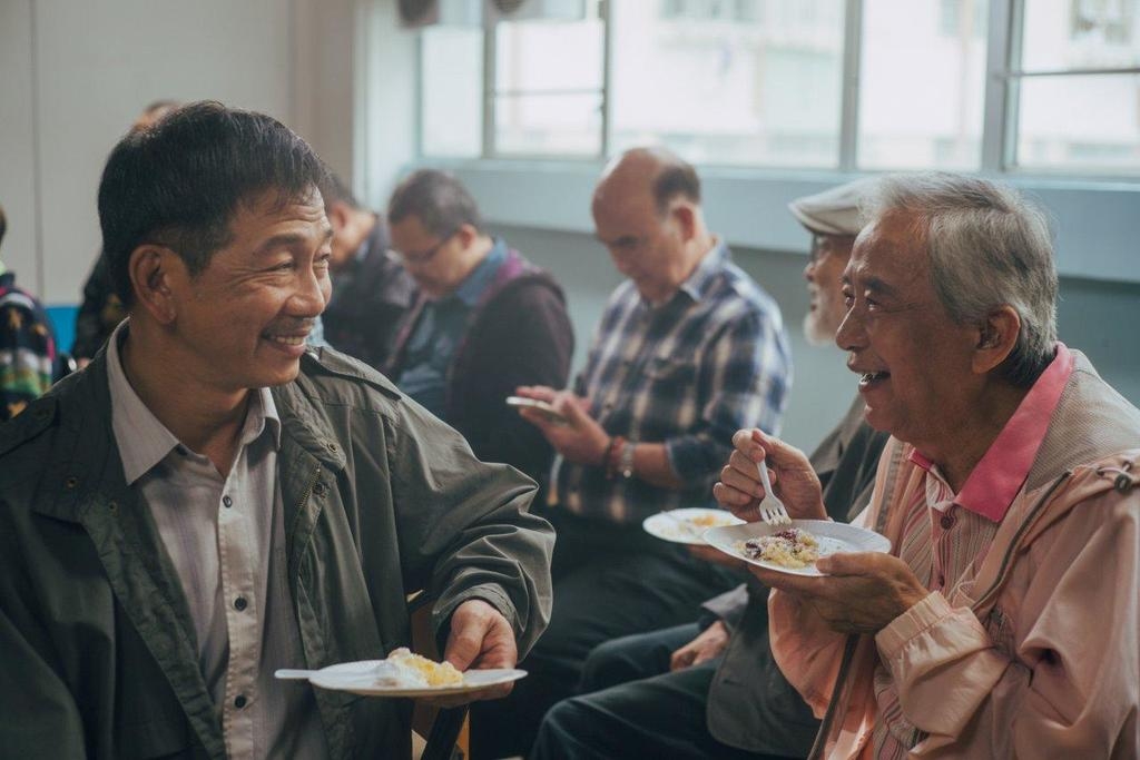 另一位得獎前輩江圖對得獎亦深感高興，早前佢參與電影《叔叔》演出。