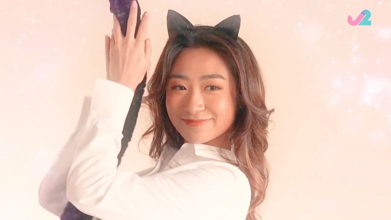 Jojo啱啱先扮完性感貓女郎，估唔到話咁快就變咗阿媽。