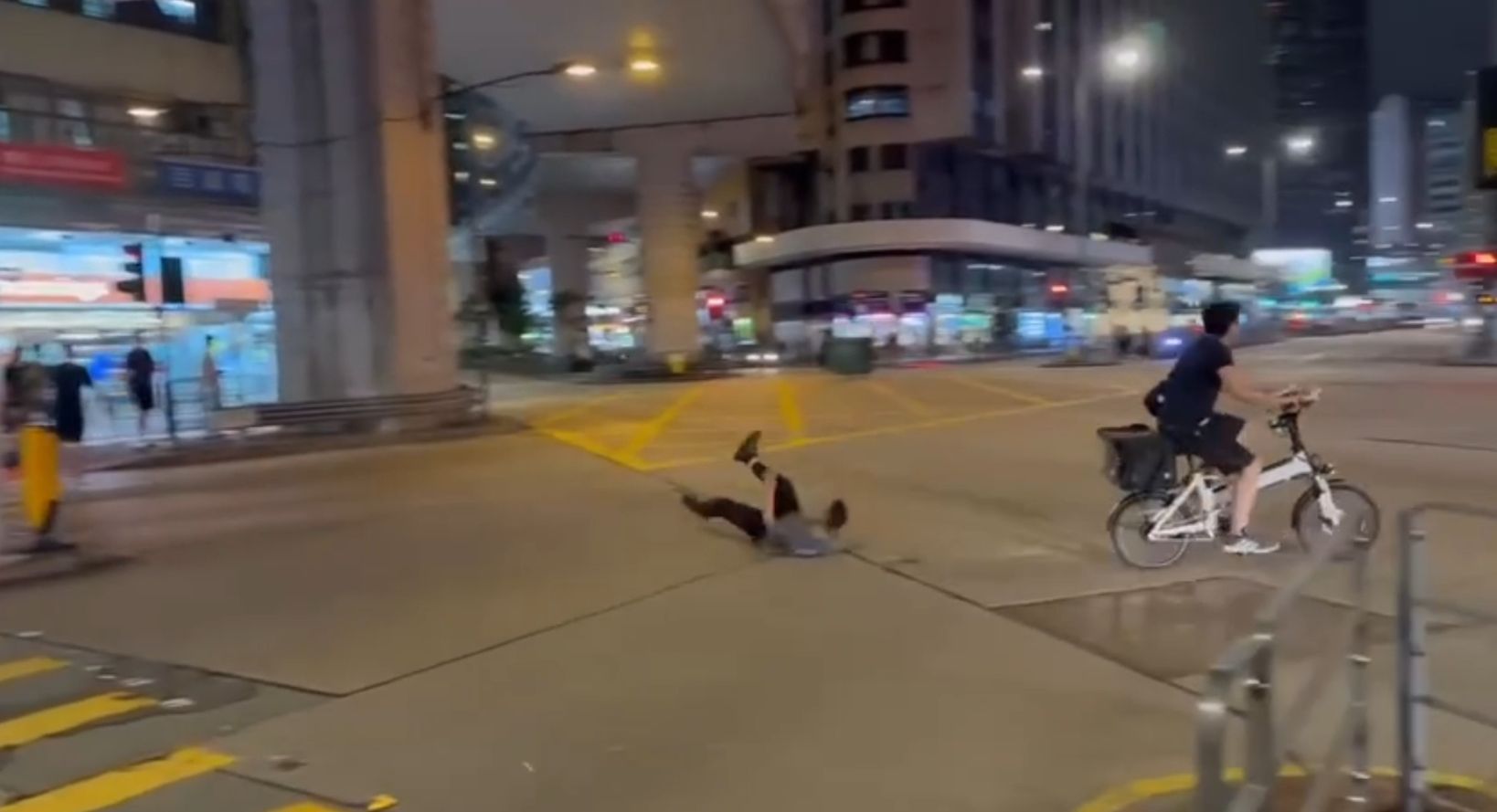 太子的士司機VS單車男爆追逐戰