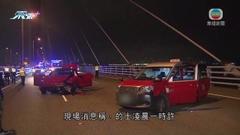 昂船洲大橋有私家車與的士相撞 私家車司機離去