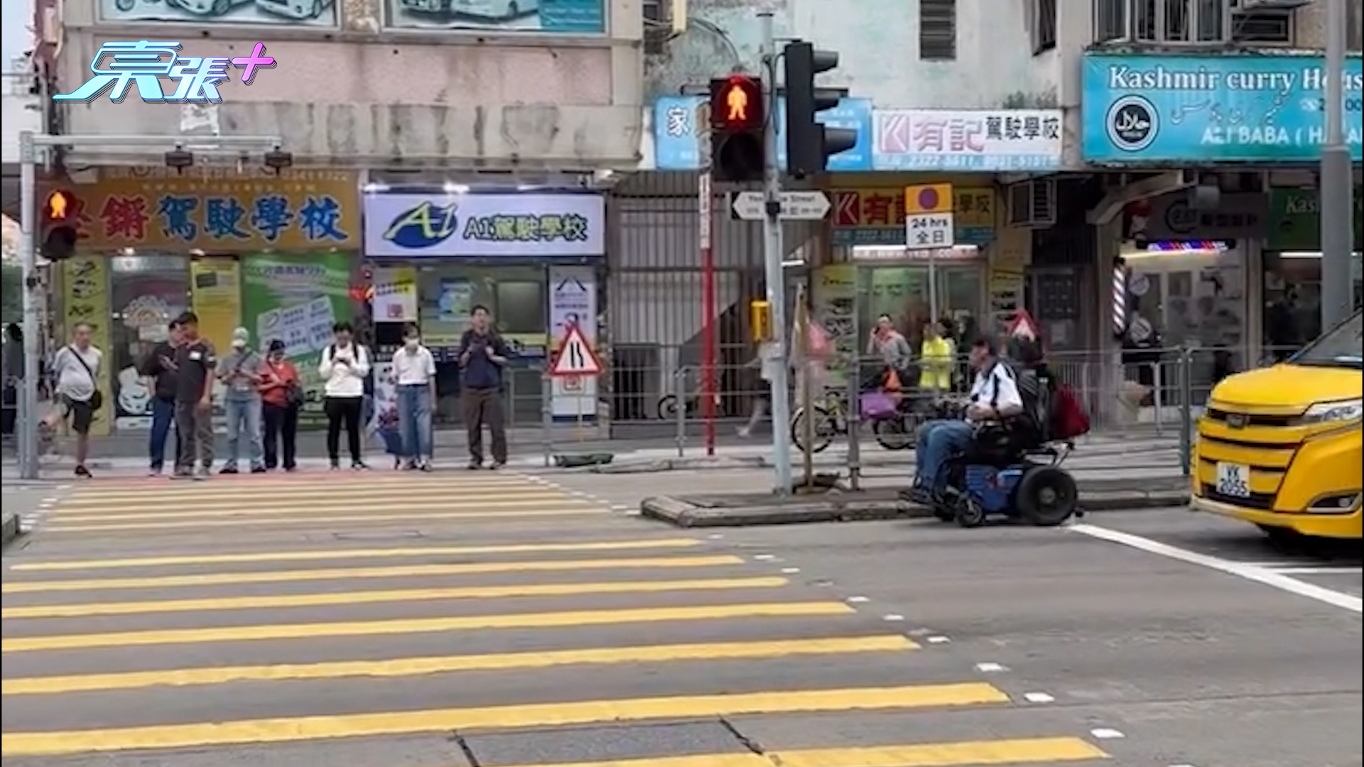 東張西望報料｜深水埗電動輪椅「奔馳」馬路　車流中突然停低　觀眾：準備開Uber接單？