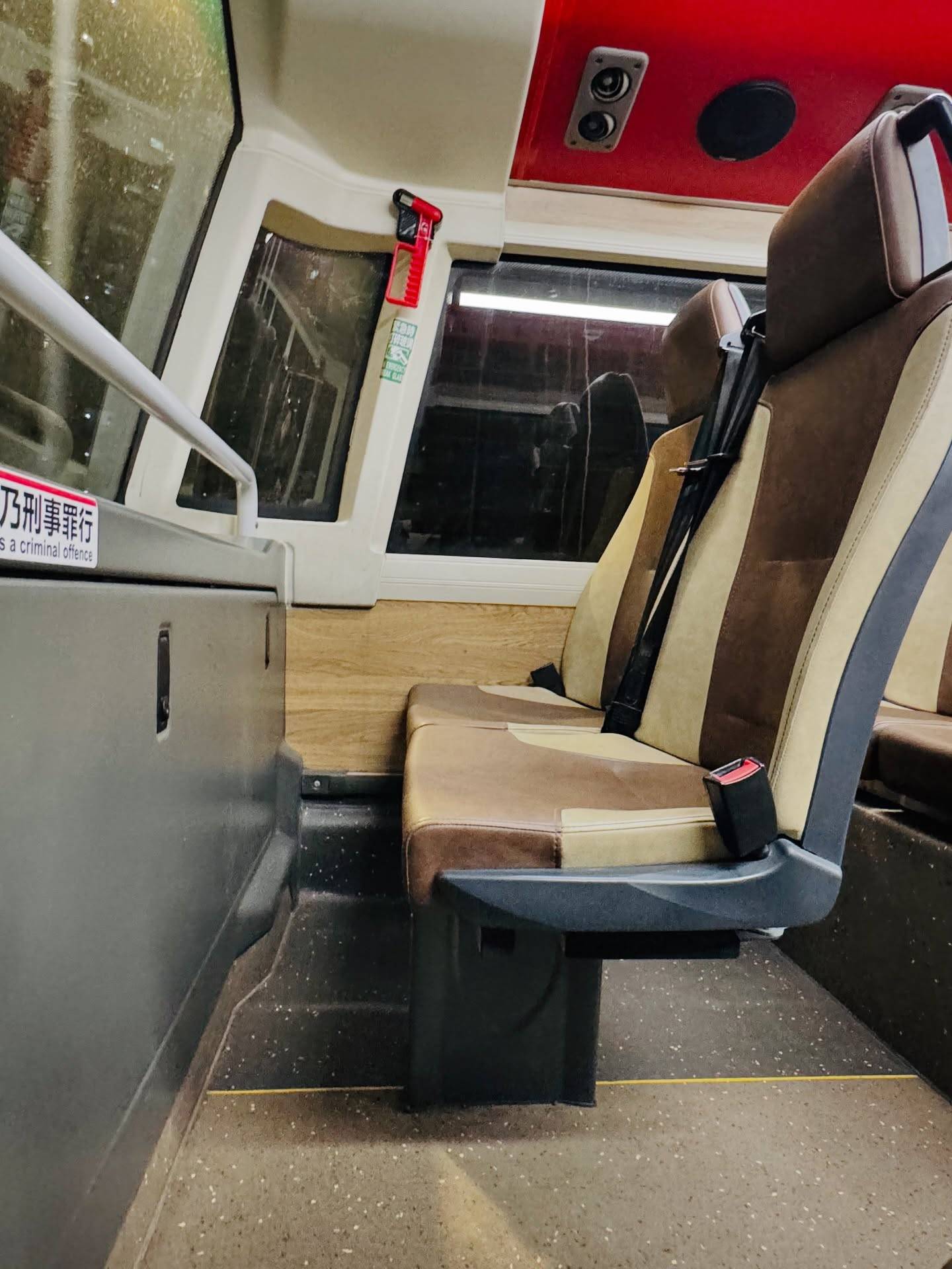 巴士座位疑太窄惹網民熱議