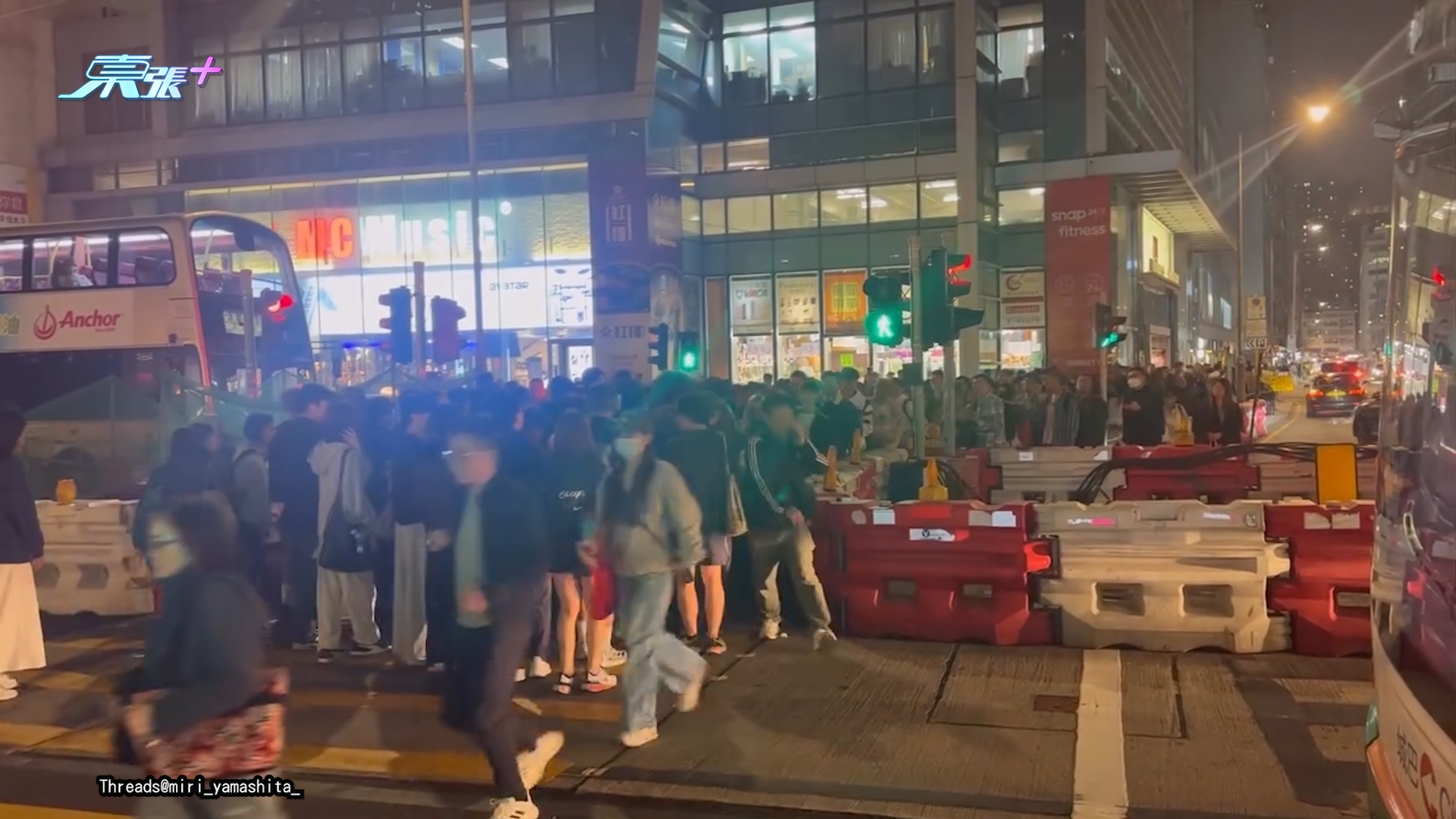 網上近日流傳多段影片，顯示新蒲崗彩虹道近大有街、啟鑽苑對出，在晚上繁忙時段出現人潮擠塞。(Threads@miri_yamashita_)