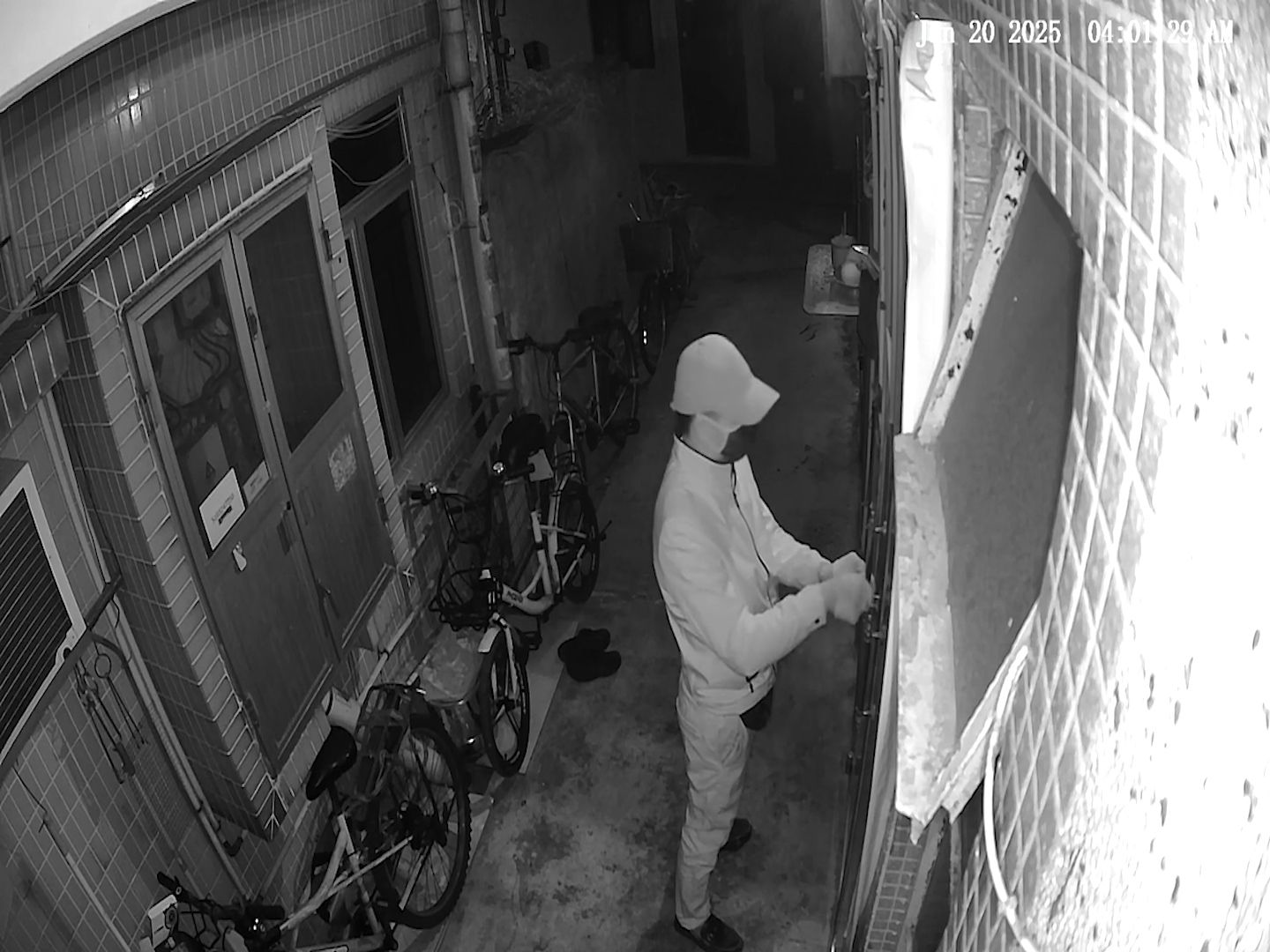 元朗廈村賊人夜潛3小時疑踩線