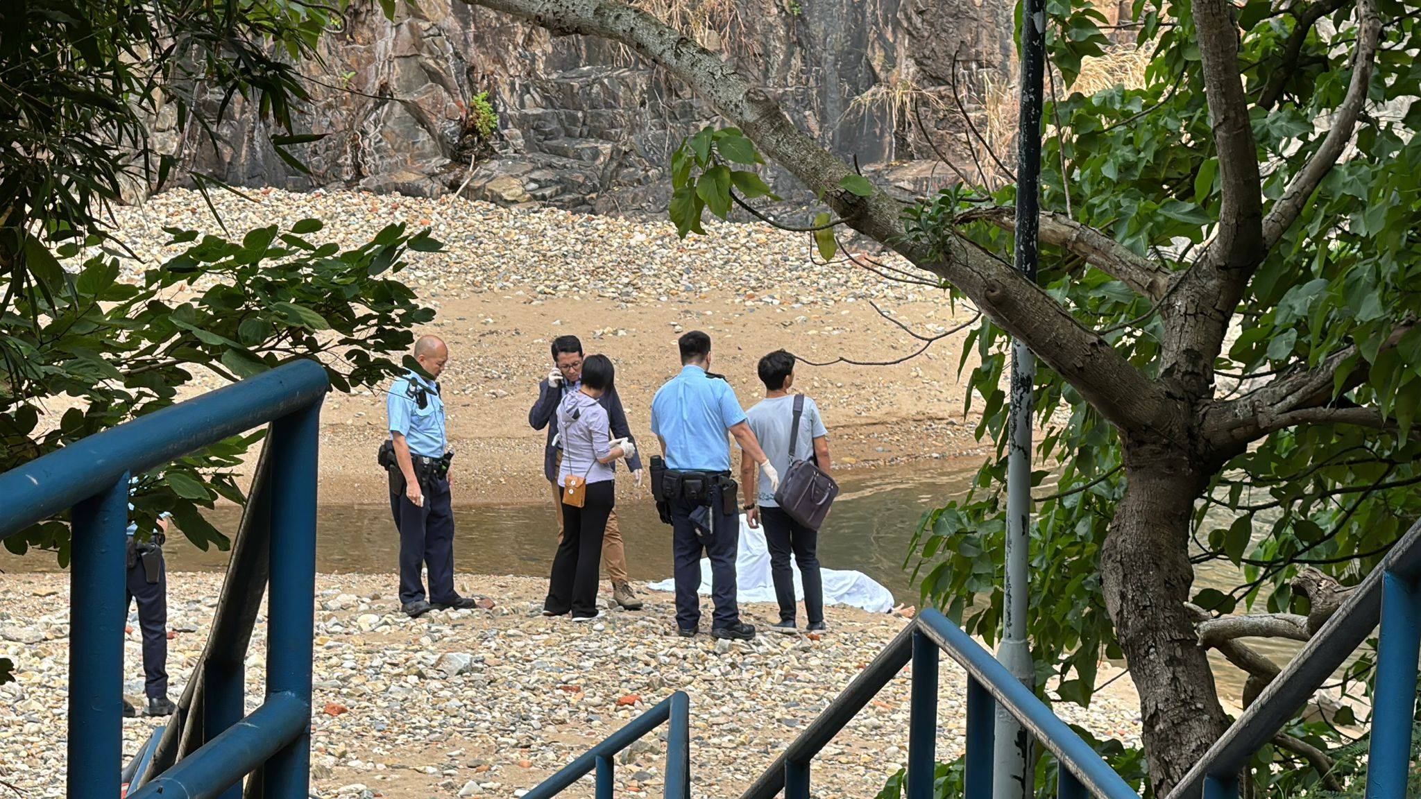 發現女屍當日警方在瀑布灣公園調查。