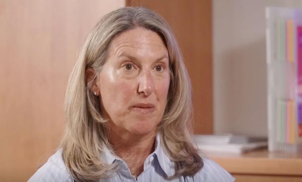 一名婦女描述了她服用薑黃丸的經歷。