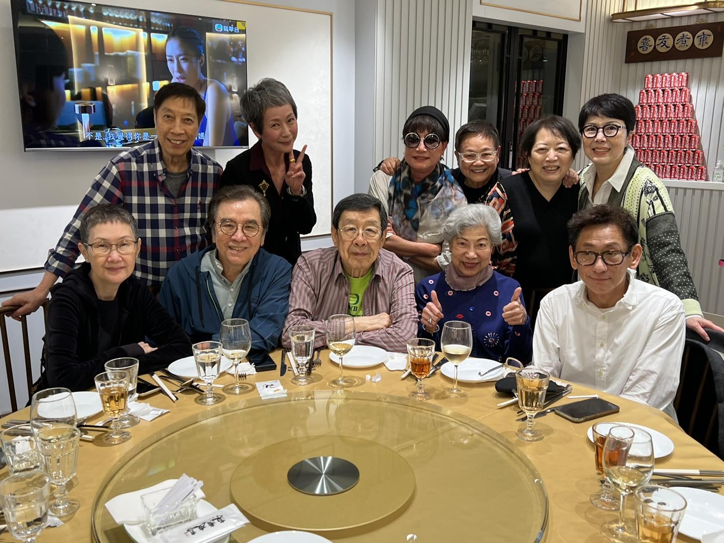 陳淑芬日前佢設宴招待一眾圈中好友食美味私房菜。