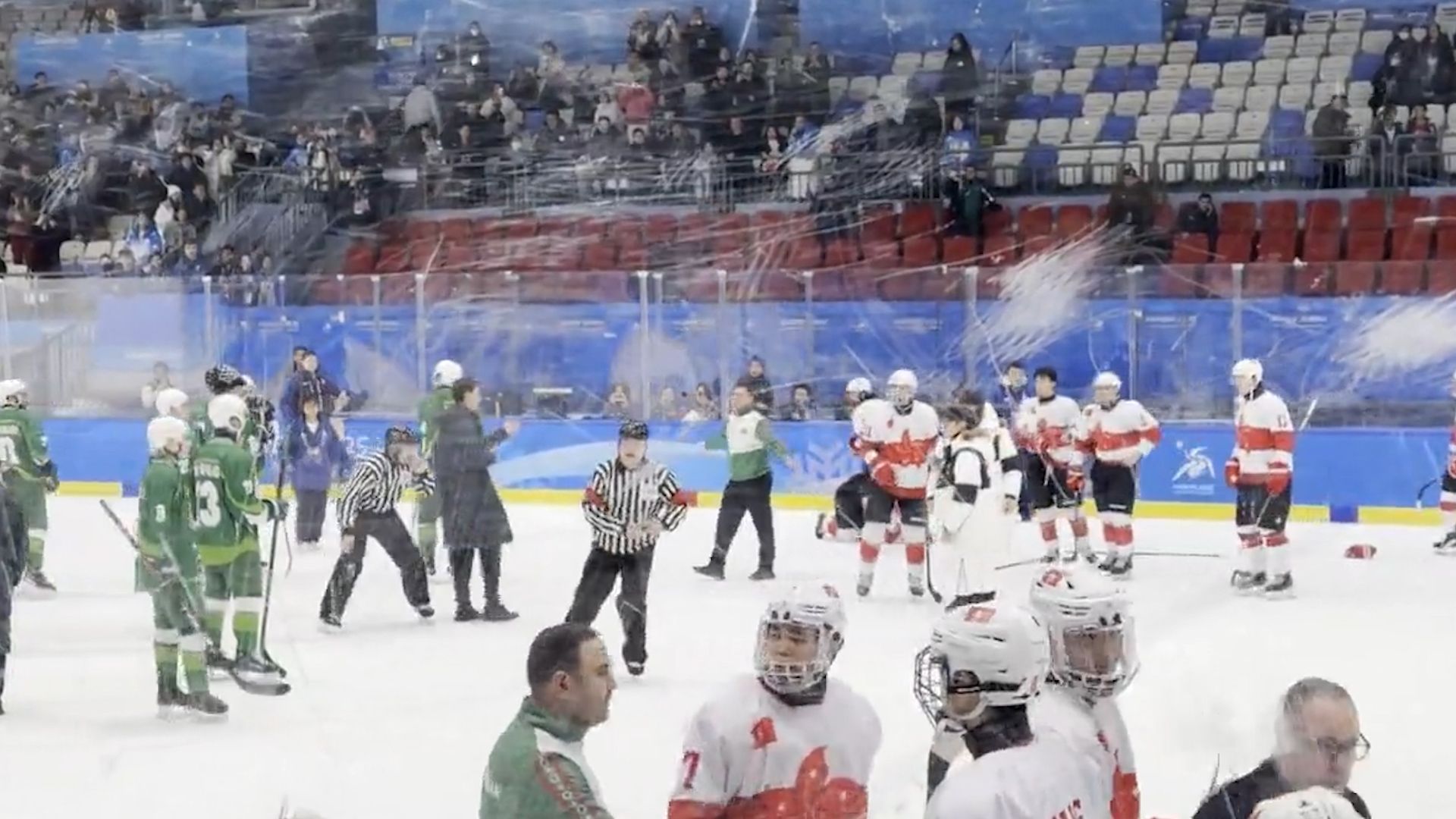 亞冬運港冰球隊勝後遭對手圍毆