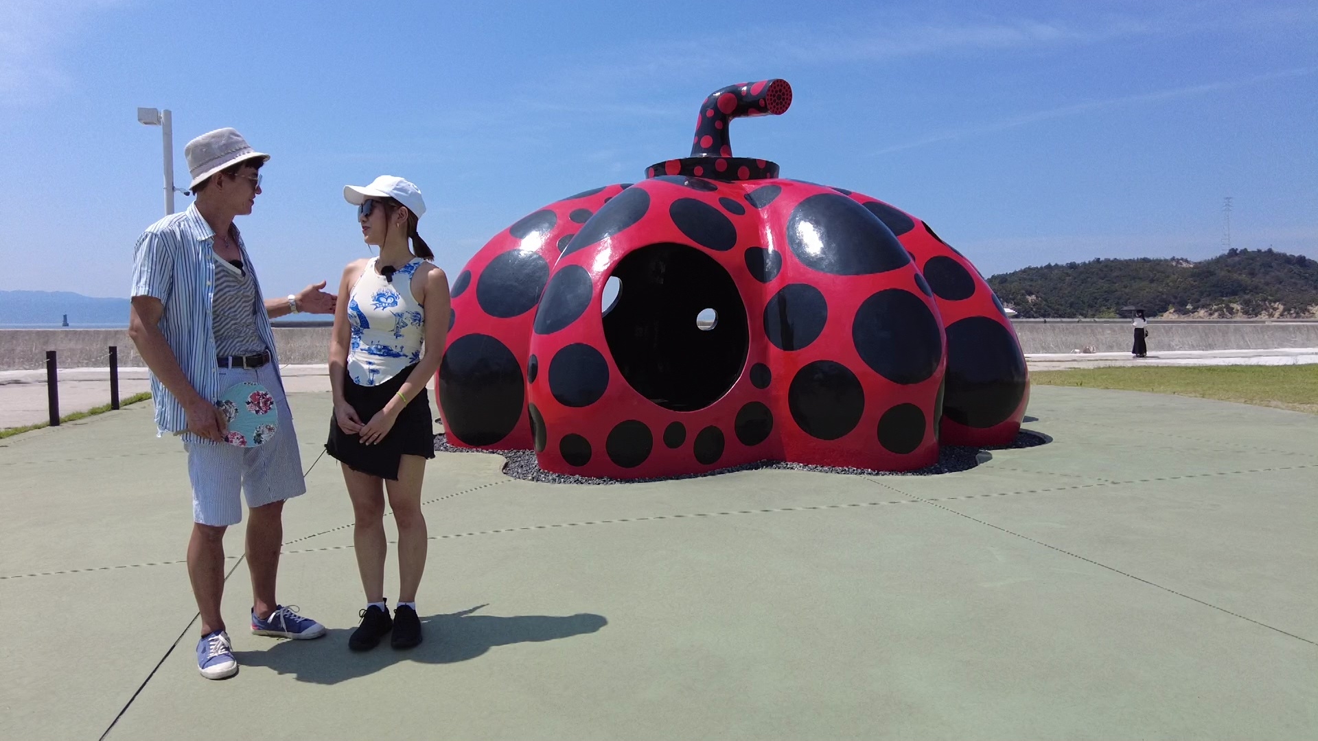 Lesley參與咗瀨戶內國際藝術祭，分別朝聖草間彌生紅南瓜、豐島美術館。