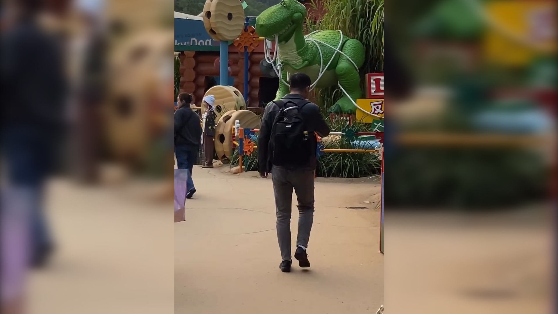 東張西望報料｜迪士尼男遊客公然吸煙兼掉煙頭　觀眾怒斥：破壞規矩