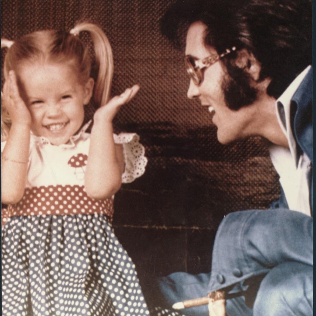 Lisa Marie Presley係「貓王」Elvis Presley生前與Priscilla Presley的獨生女。