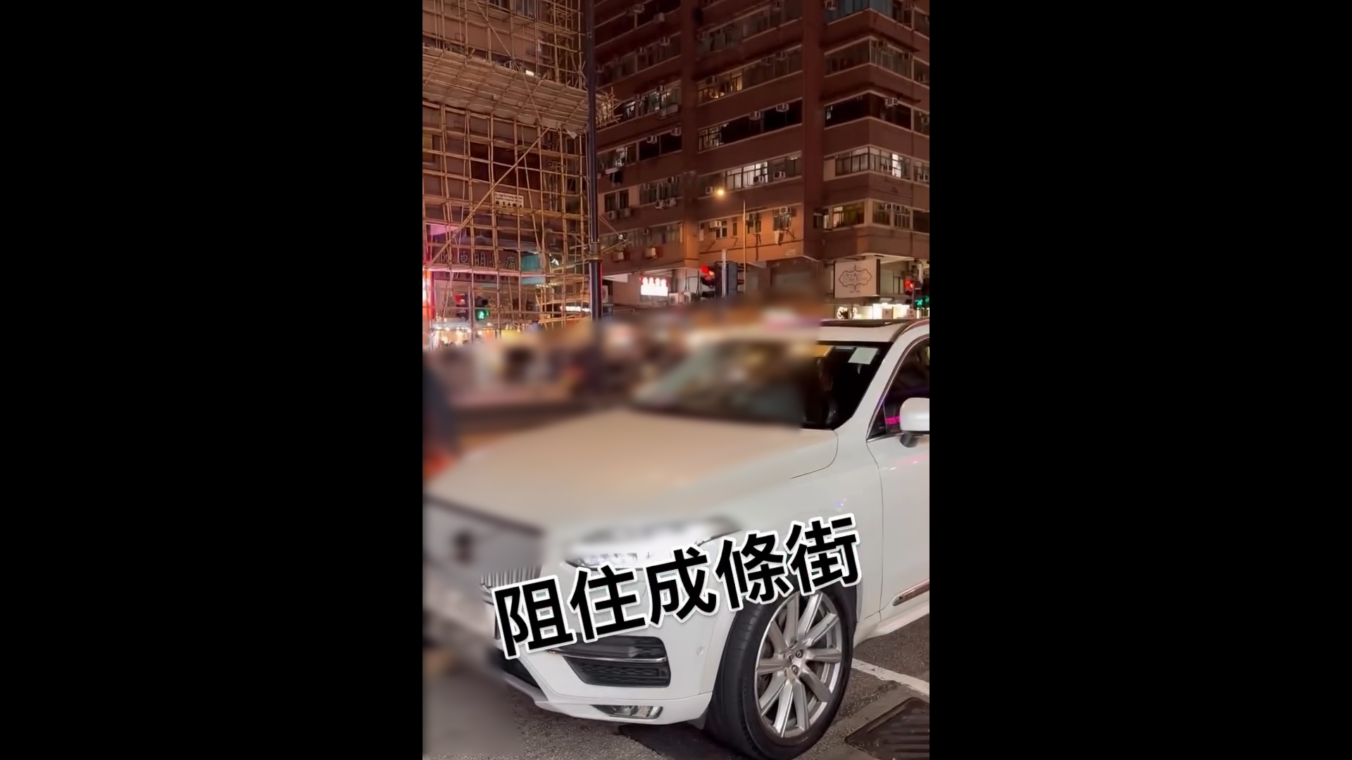 東張西望報料｜中港車旺角阻巴士落客　車長落車報警　觀眾：成條路俾佢玩晒