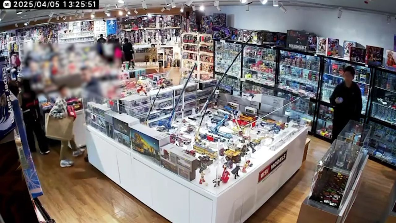 銅鑼灣男子疑攜小童偷千元模型車