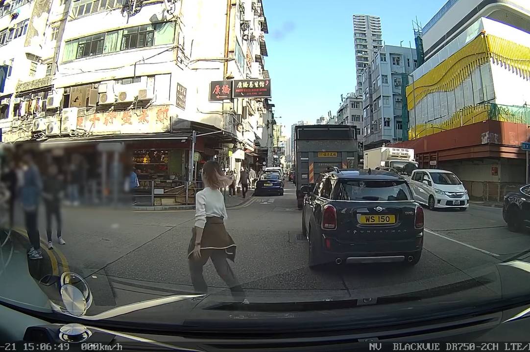 兩女九龍城撩司機搭順風車，網民思疑為「新騙局」。(影片截圖／FB@Kenny Lai)