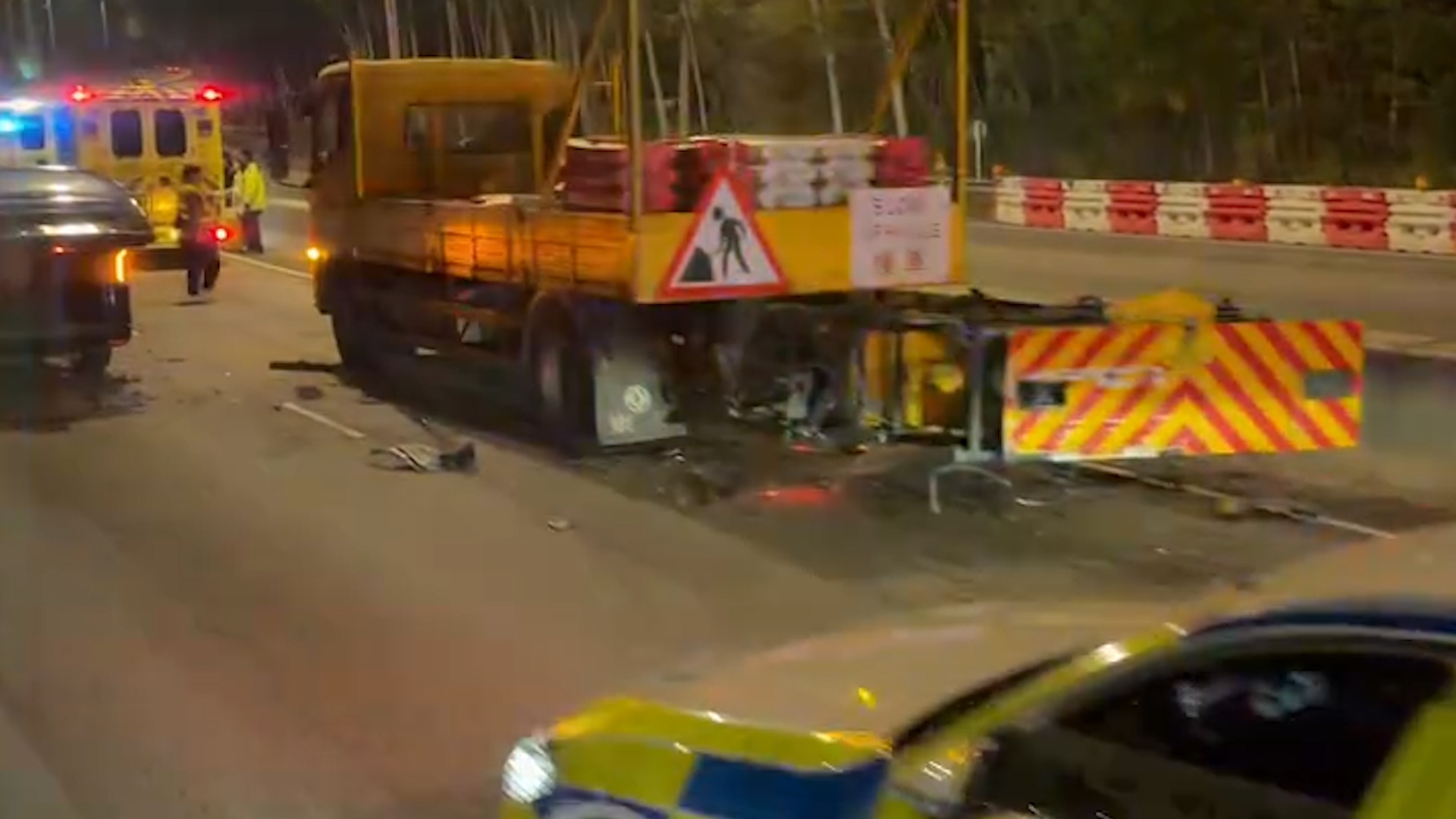 新田公路「中港牌」七人車撞箭嘴車　疑因收掣不及