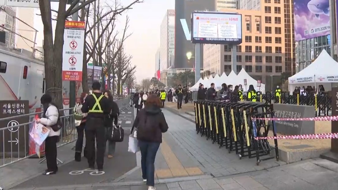 韓國男團防彈少年團BTS以完整陣容回歸，今晚在首爾光化門廣場舉行演唱會，預計有26萬人在會場和附近聚集。（網上圖片）