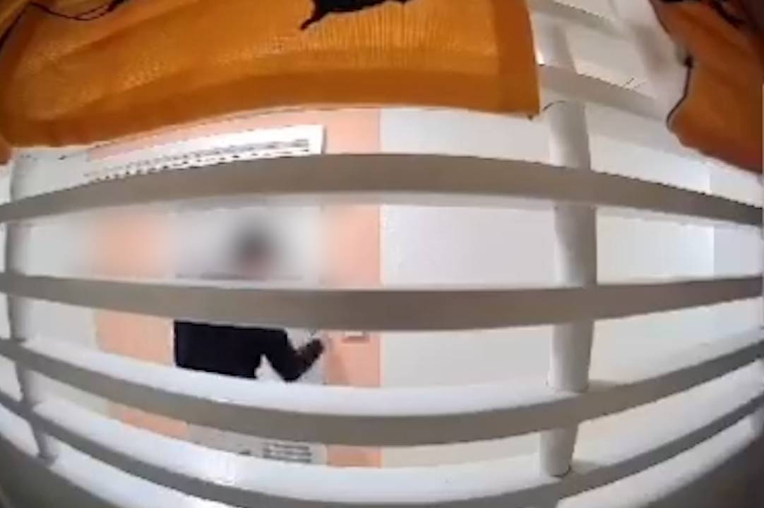 皇后山邨單位遭「踩線」。(FB)