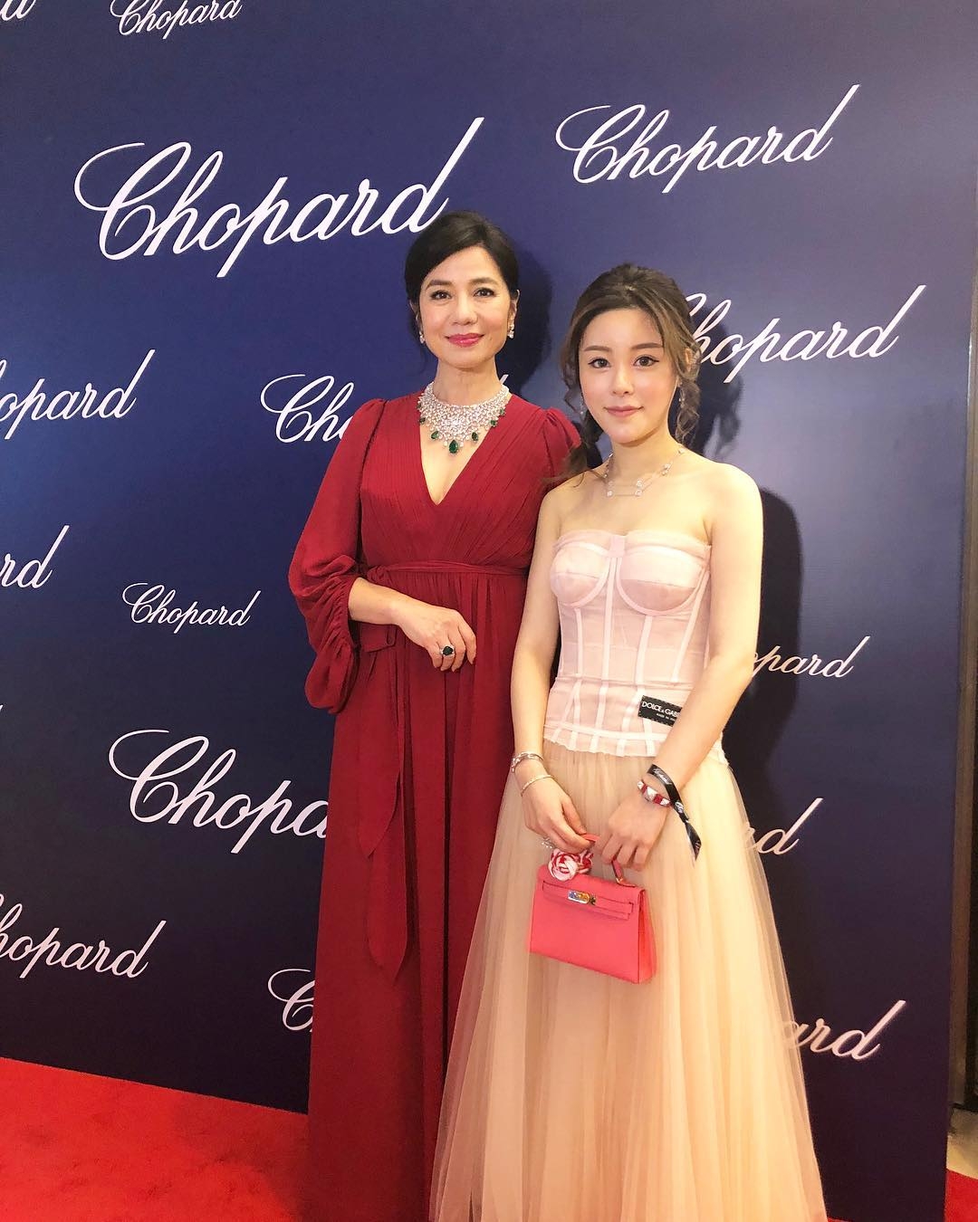 蔡天鳳與鍾楚紅合照。