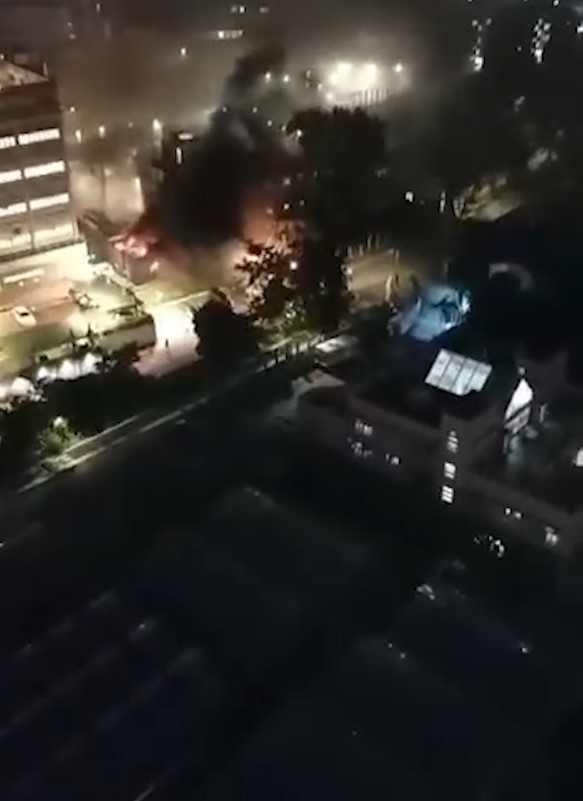 青山醫院臨時工地鐵皮倉失火冒濃煙　燒焦味飄至輕鐵青松站