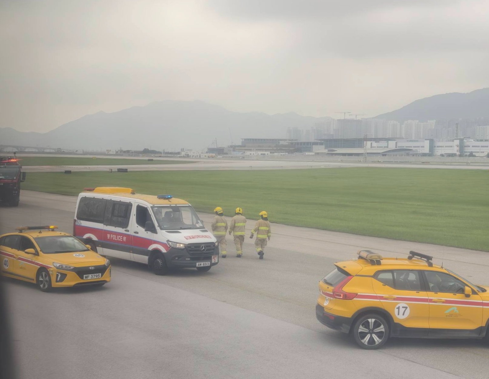 馬航MH79客機香港機場赴吉隆坡　準備起飛期間「爆胎」急刹停 （FB＠Richard Hou）