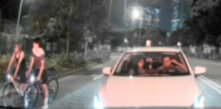 有片｜香港男女駕駛中突然上演激吻情節
