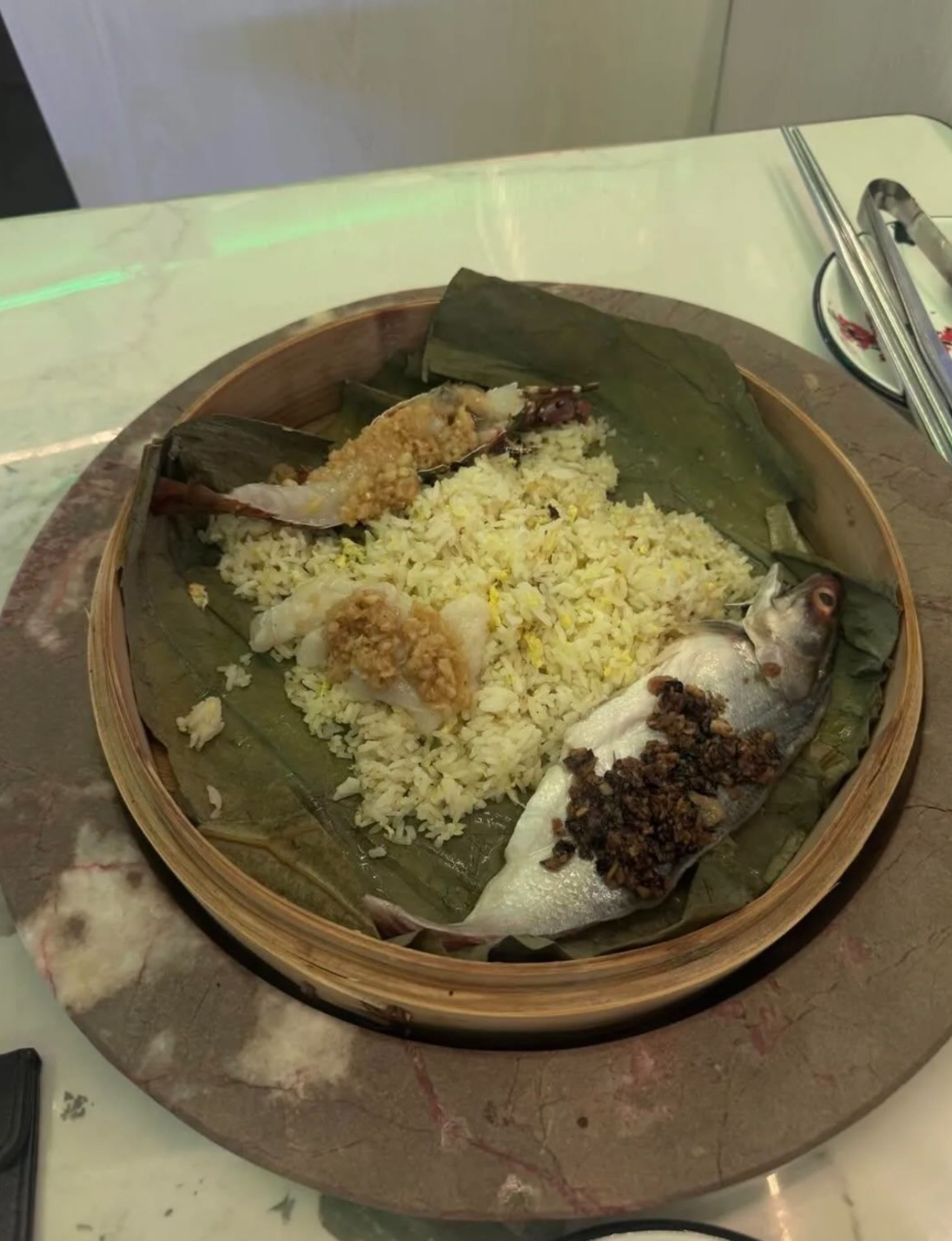東張西望報料｜尖沙咀餐廳賣$98海鮮蒸飯　標榜多到「鋪滿面」結果不如預期？ （網上圖片）