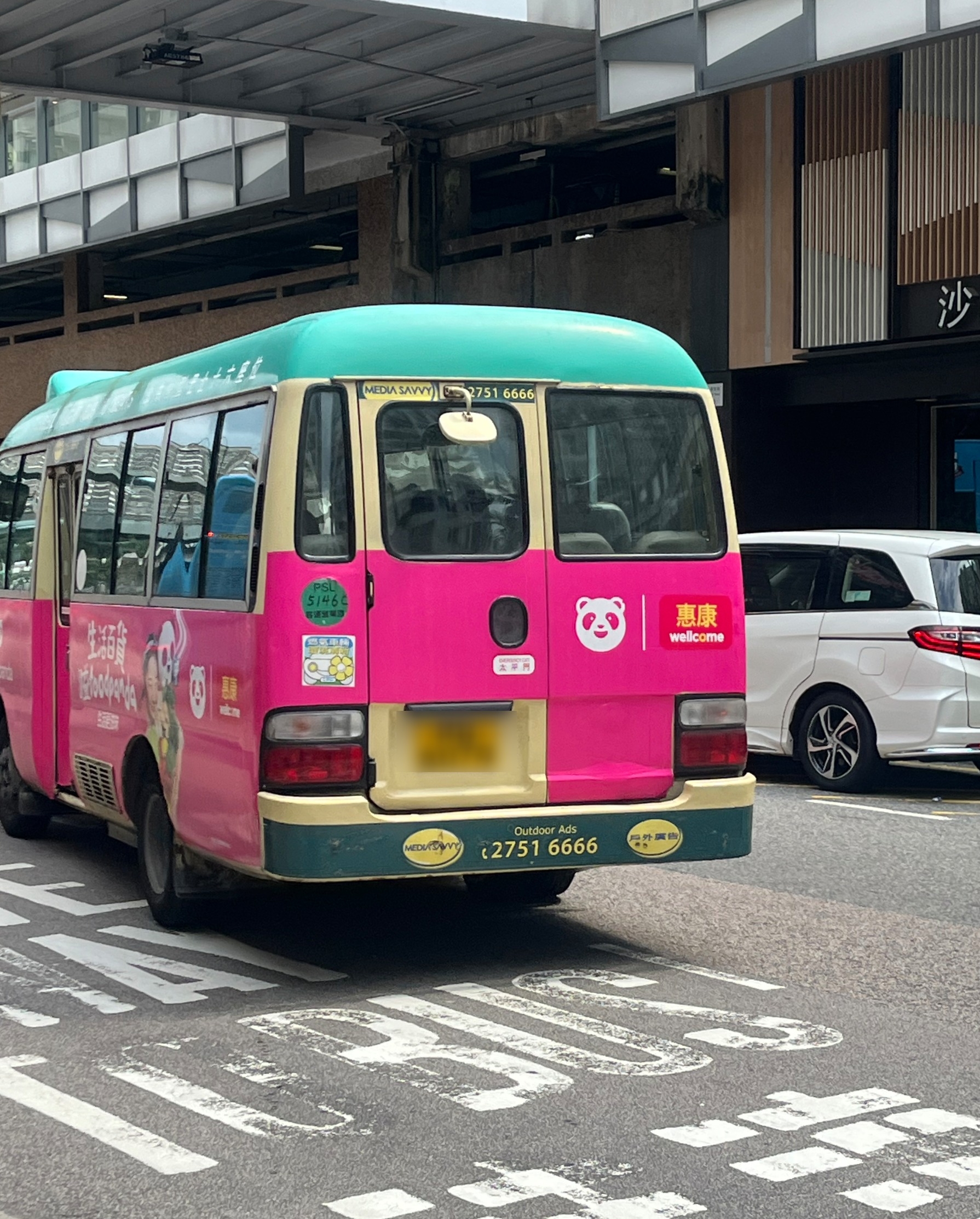 東張西望報料｜專線小巴司機疑一路睇片一路揸車　抖音罐頭笑聲播足10分鐘嚇窒乘客 （觀眾王小姐報料提供）