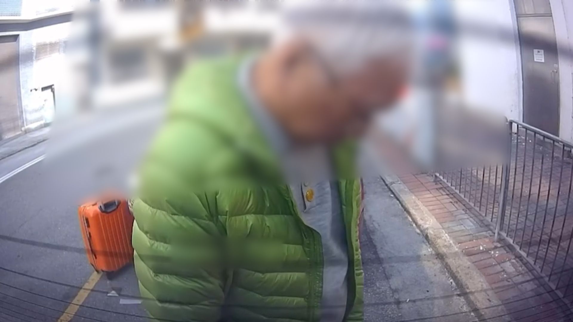 大角咀無品男隨地小便過程全被車Cam拍下