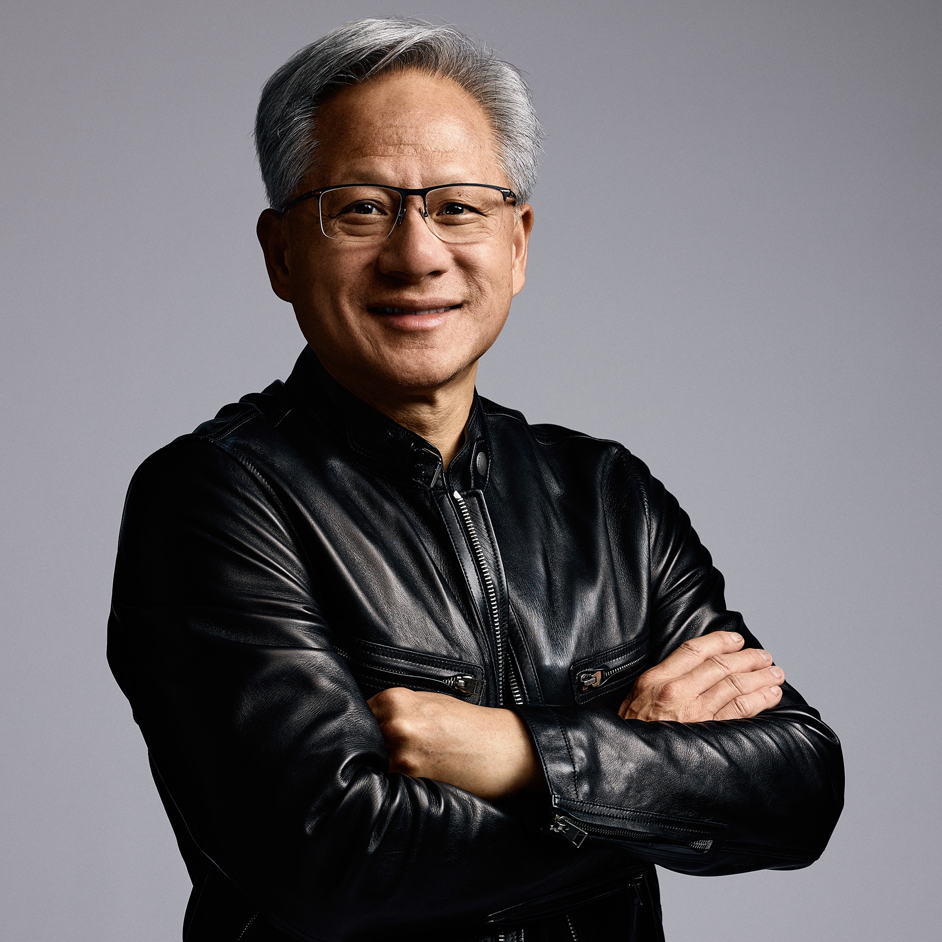 黃仁勳近年幾乎以黑色皮褸作為公開場合招牌造型，黑色皮褸已成為他個人形象的一部分。（輝達網站）