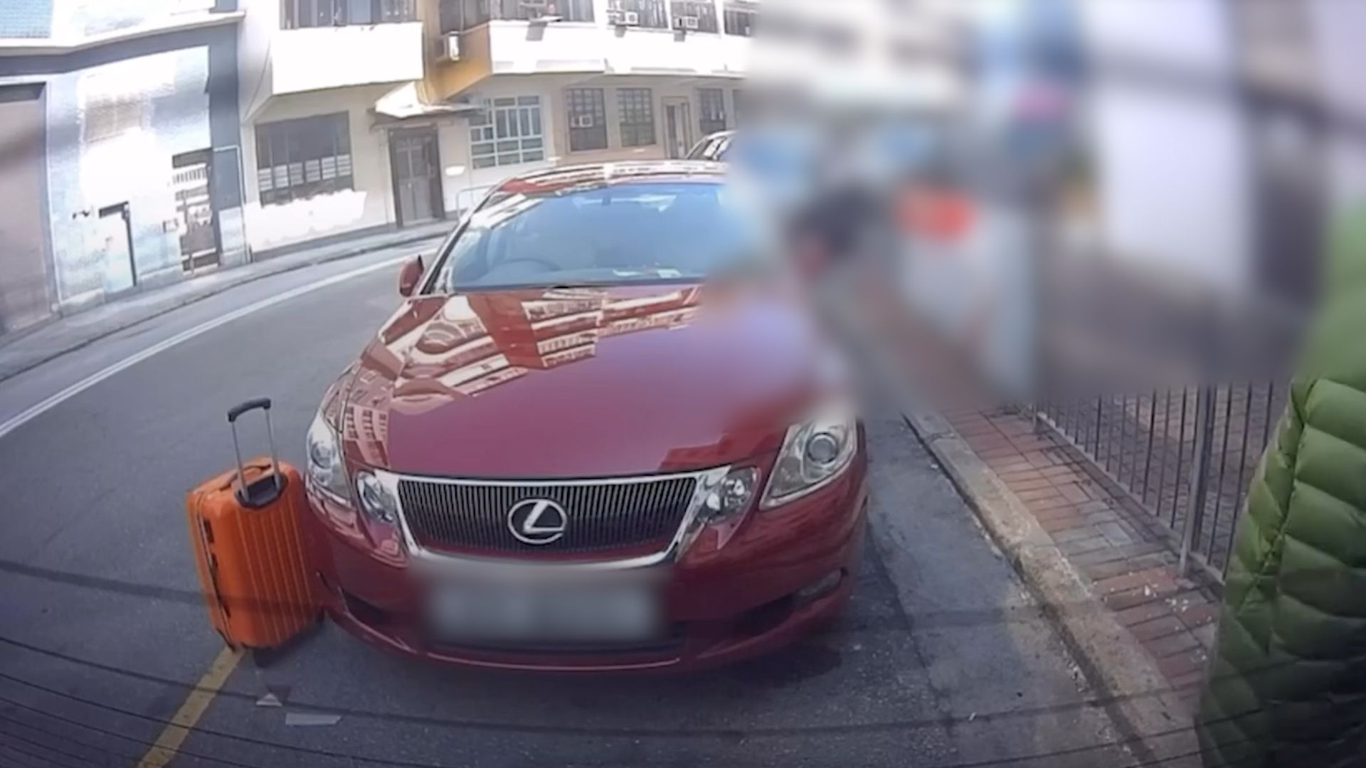 大角咀無品男隨地小便過程全被車Cam拍下