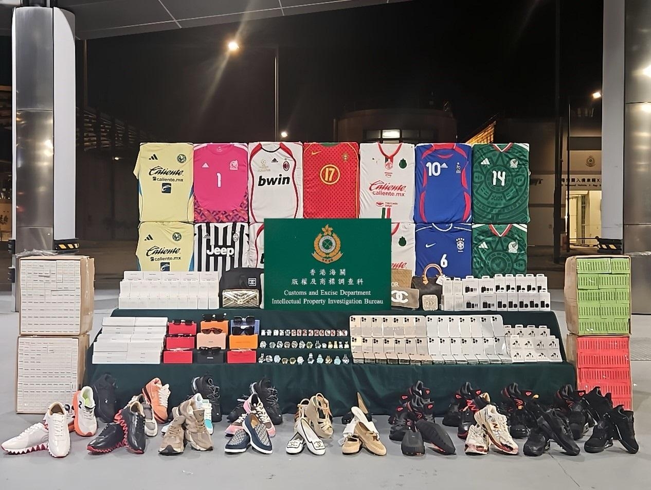 圖示檢獲的懷疑冒牌貨物及另類吸煙產品。（海關圖片）