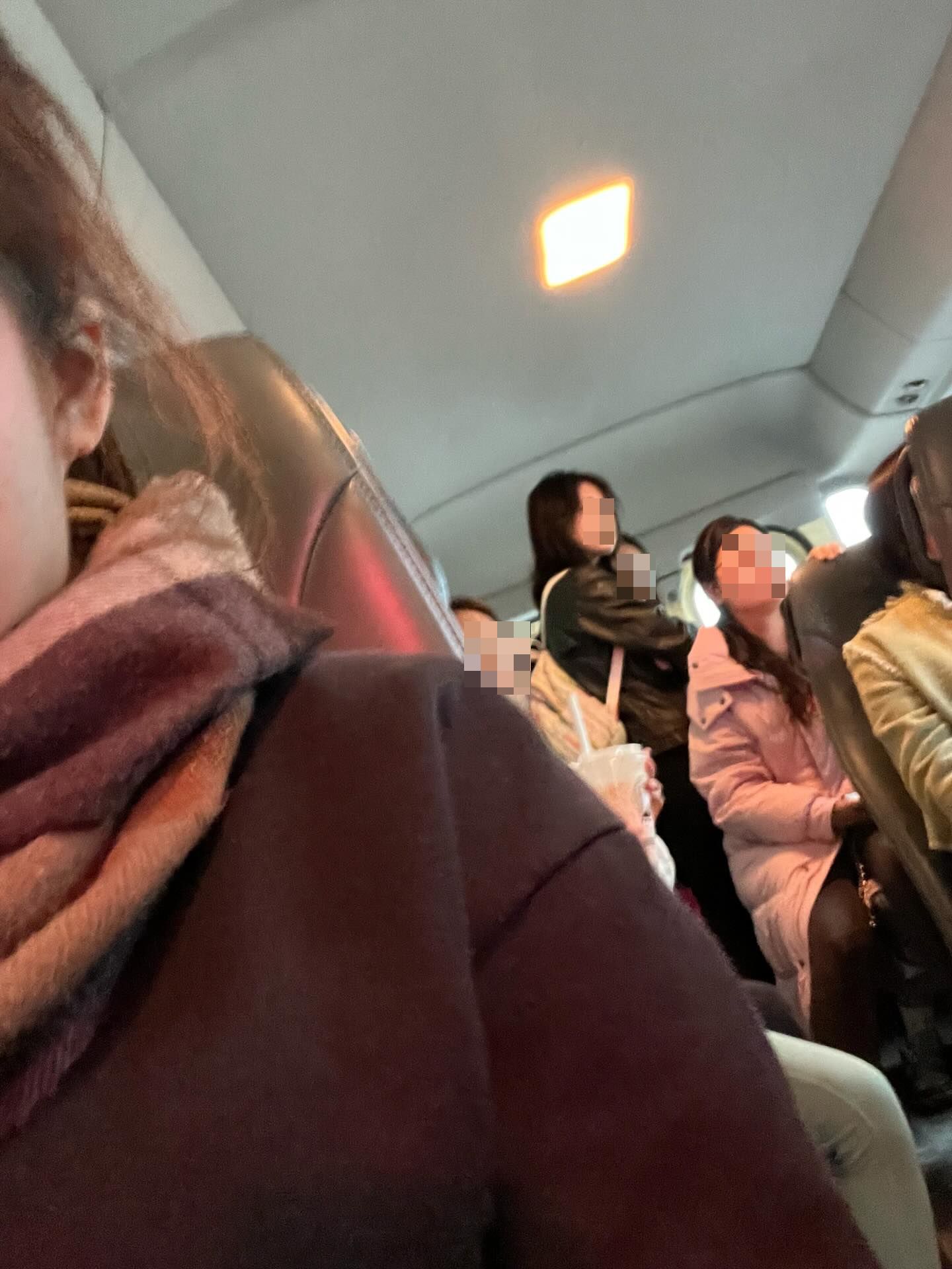 西九小巴現企位只因內地客強行上車