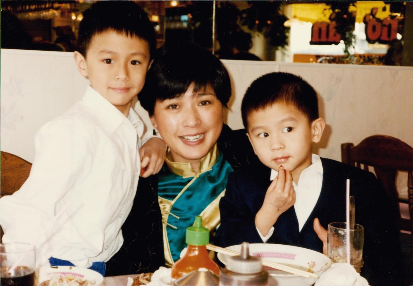 黃淑儀曾經歷失敗婚姻後，再遇上現任丈夫徐景清，婚後育有兩名兒子。