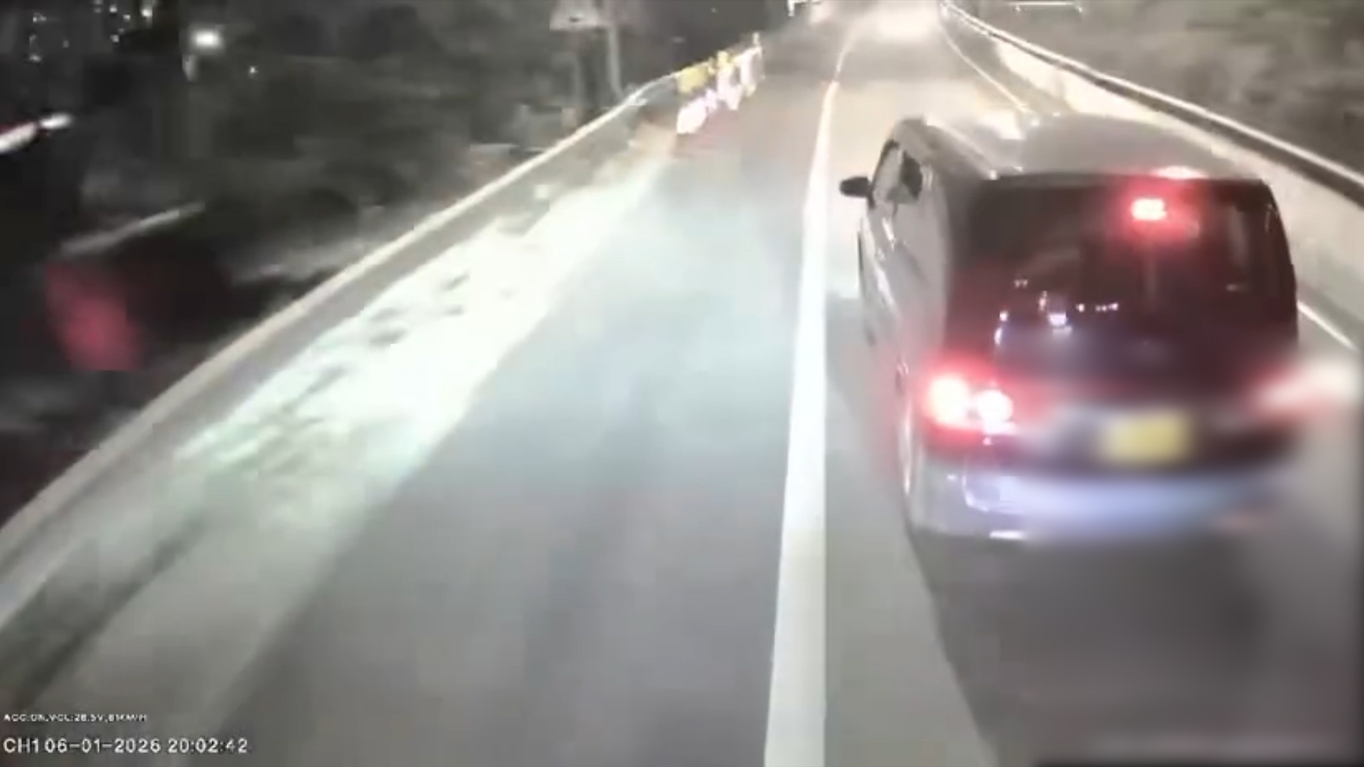 車Cam直擊｜廂型車公路「危險駕駛」突切線險釀車禍　車主：希望警察唔好唔做嘢