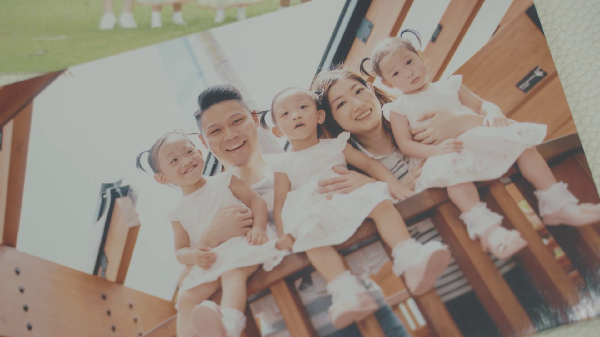 Ashley同Quentin拍拖二個月後，懷有三胞胎。