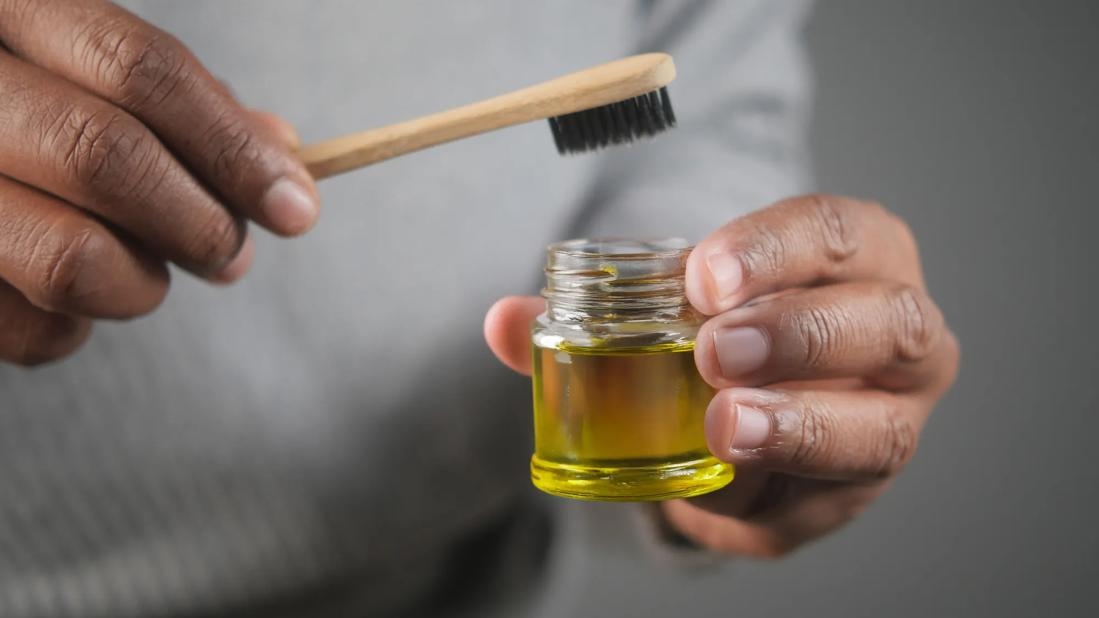 Oil Pulling Benefits for Oral Health