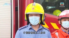 消防用大型起重機拯救被困倒塌天秤底部工人 料晚上前完成